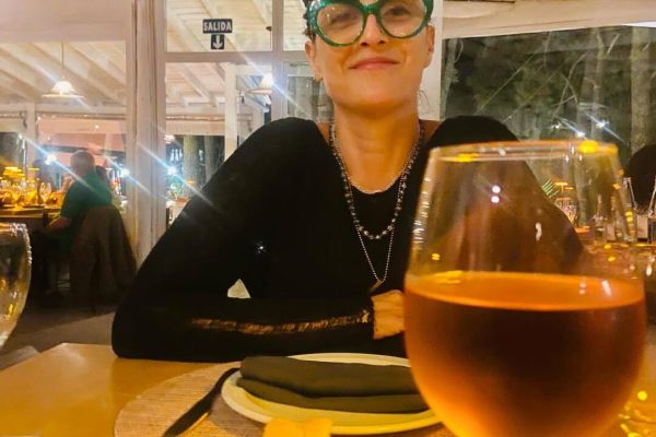 Julieta Díaz y Laura Novoa: amistad, lectura y playa en Mar Azul