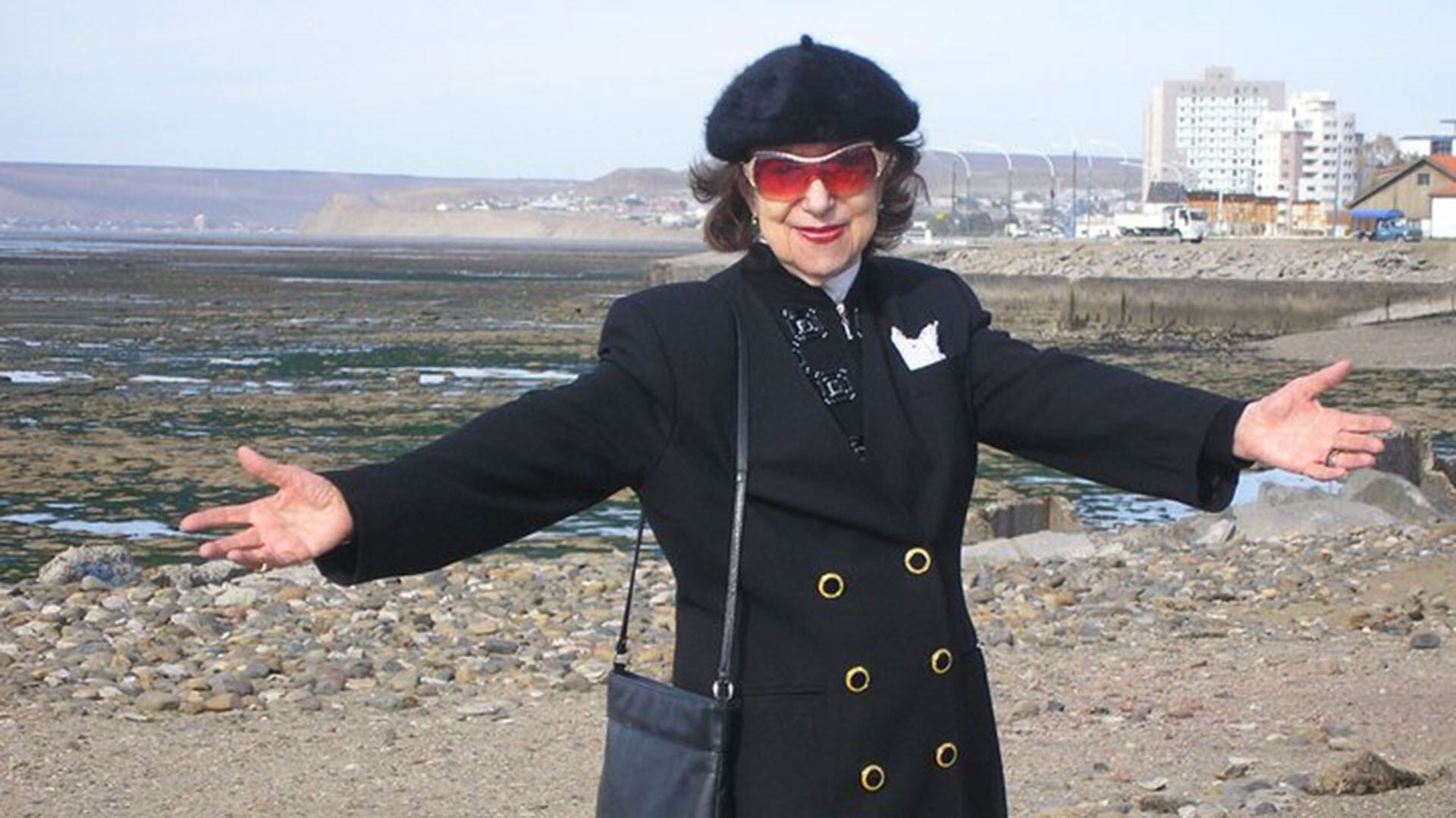 Eugenia de Chikoff se consagró como referente del protocolo y la etiqueta en Argentina, fusionando su herencia aristocrática con humor y cercanía (FB / Por siempre Eugenia de Chikoff)