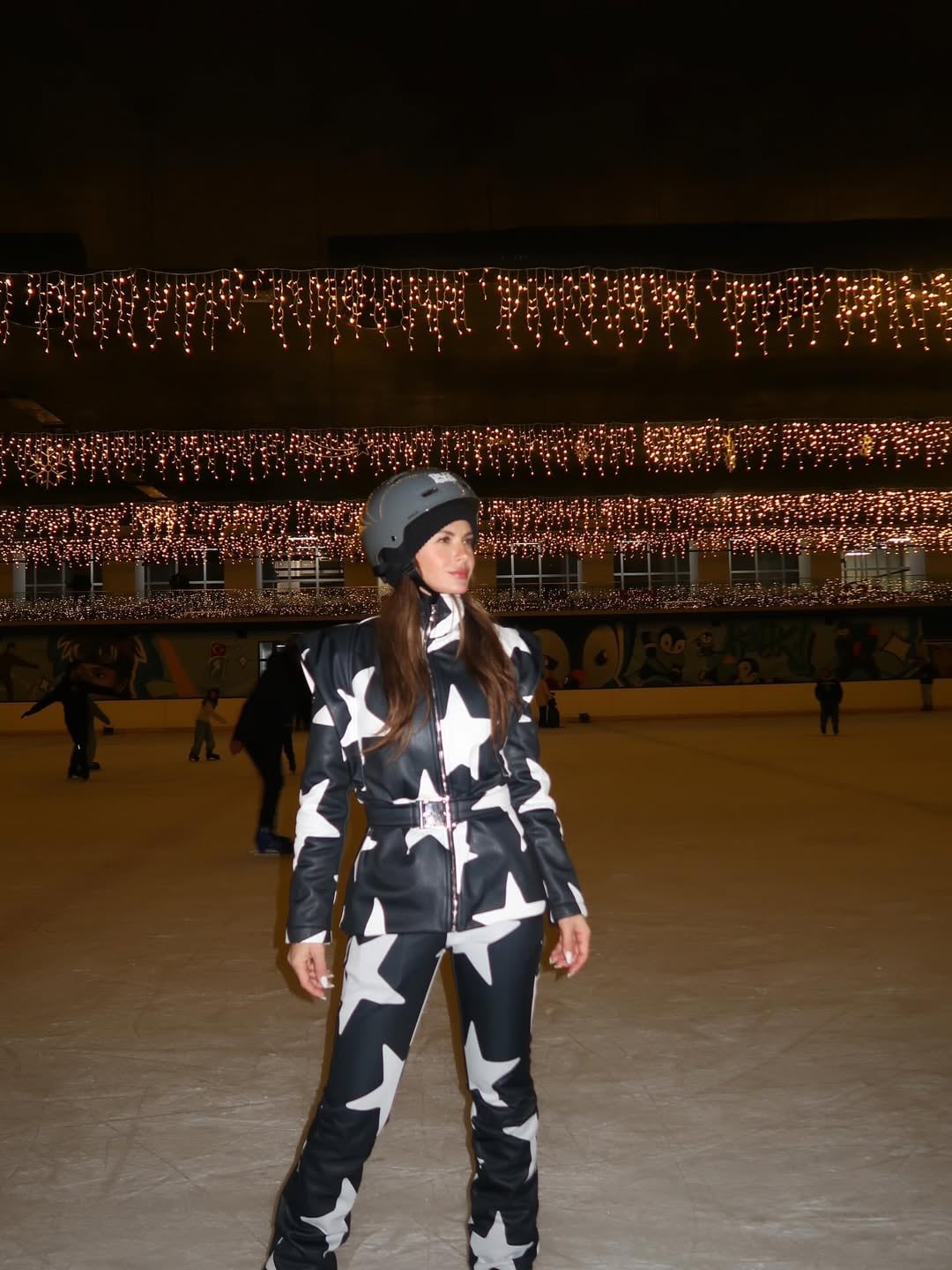 La China Suárez compartió una noche especial junto a su hija Rufina Cabré con patinaje sobre hielo y paseo por un shopping en Estambul