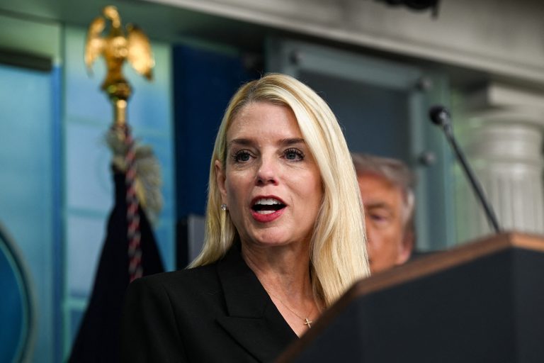 La fiscal general de Estados Unidos confirmó la imputación de Nicolás Maduro por narcoterrorismo