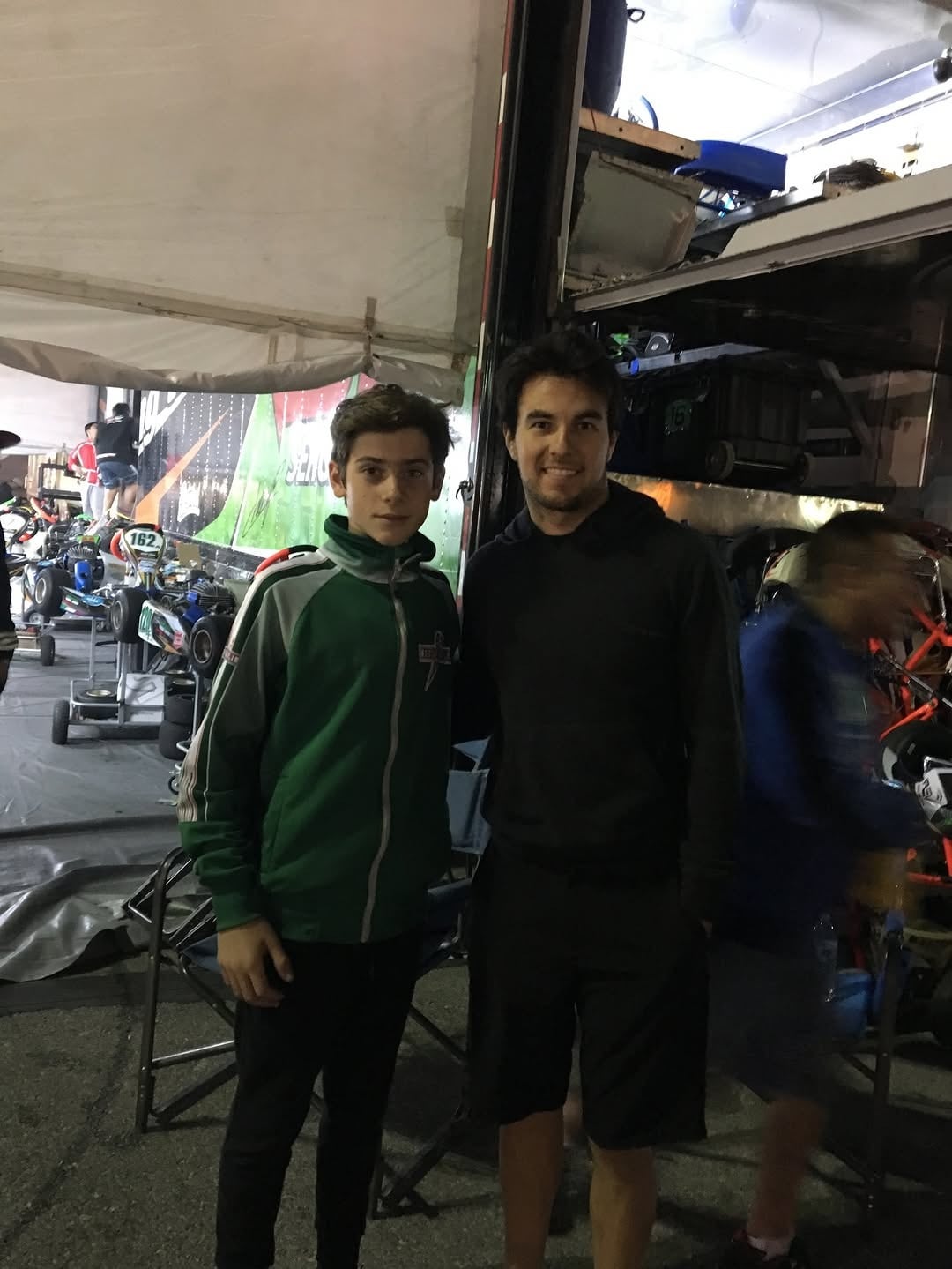 La foto de Franco Colapinto junto a Checo Pérez
