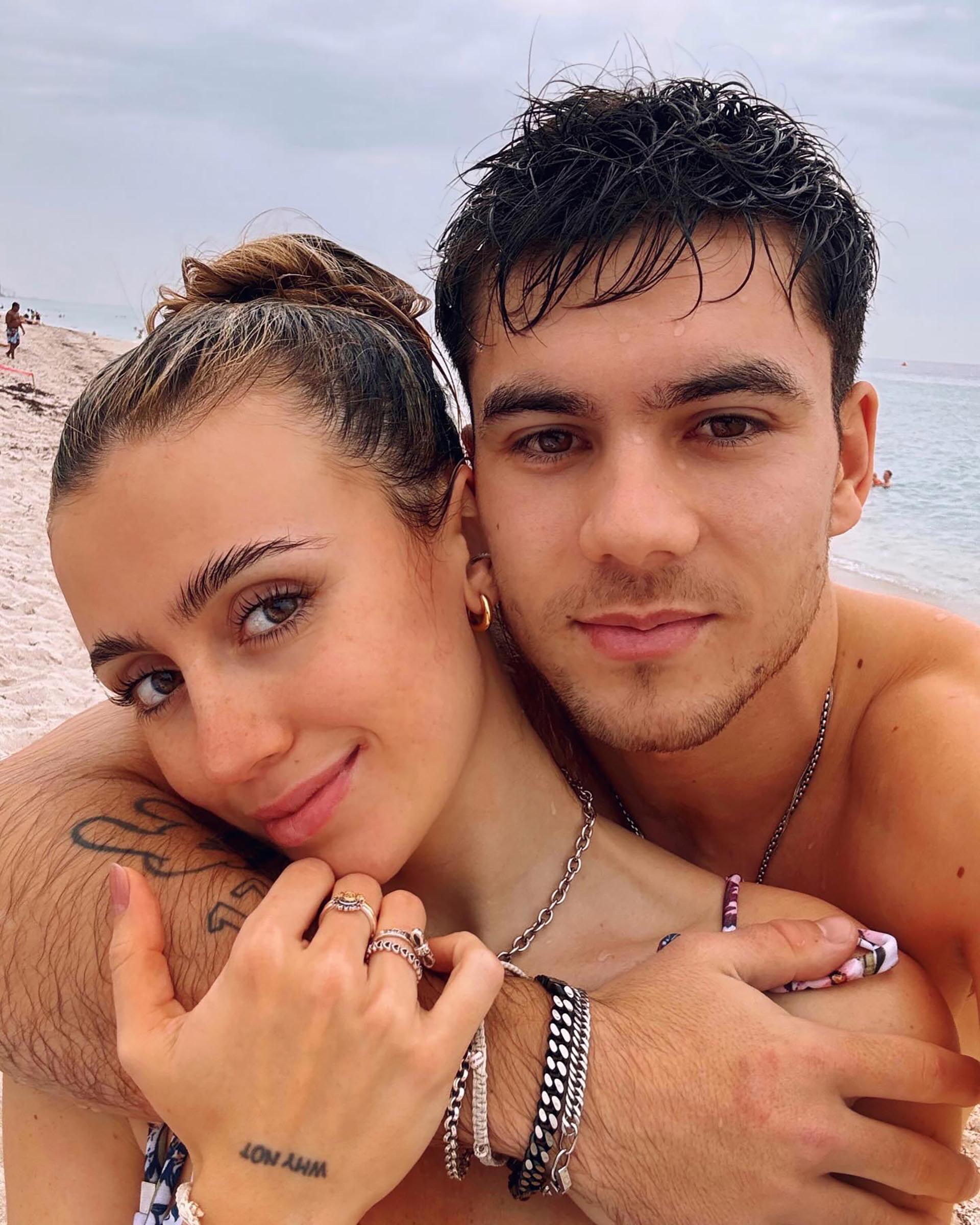 La pareja intentó despistar los rumores, pero confirmaron su noviazgo a comienzos de 2024