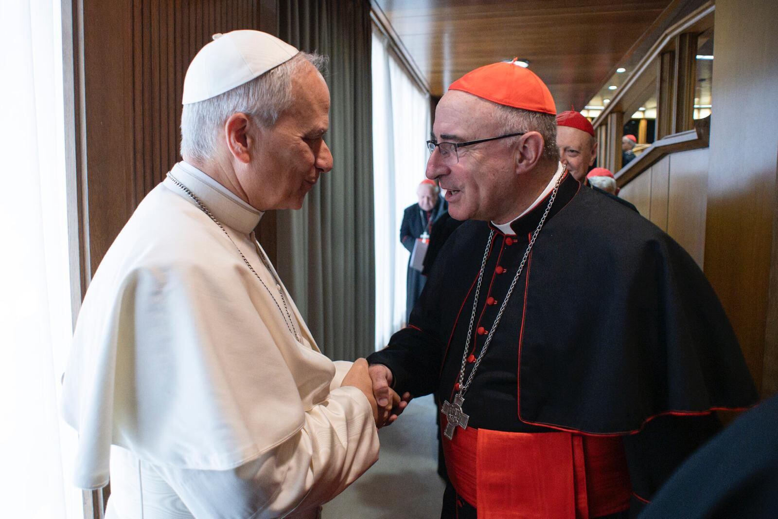 El papa León XIV con el arzobispo de Montevideo, el cardenal Daniel Sturla (@DanielSturla)