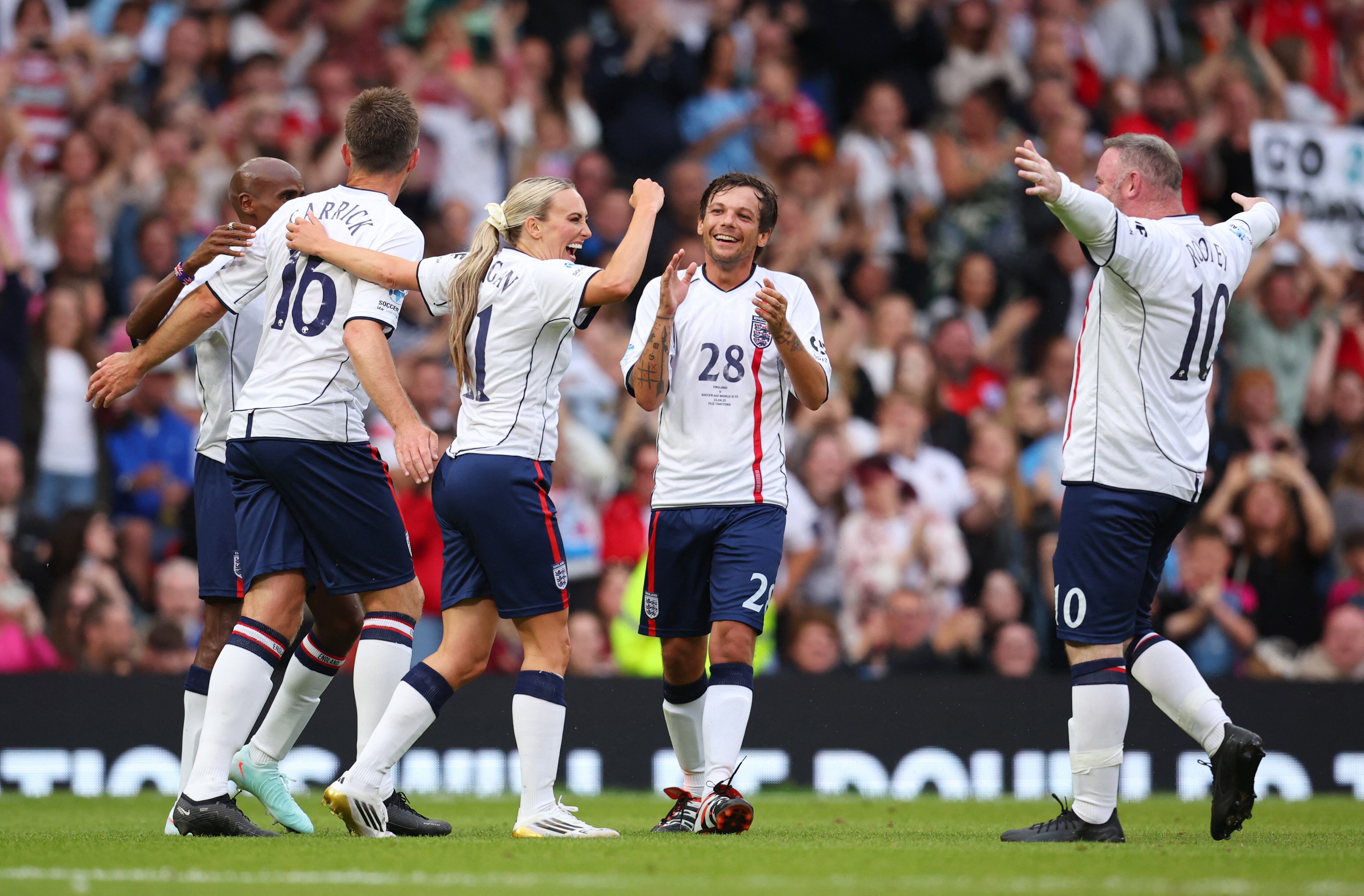 Michael Carrick participó de un partido benéfico junto a Louis Tomlinson y Wayne Rooney (Reuters/Ed Sykes)