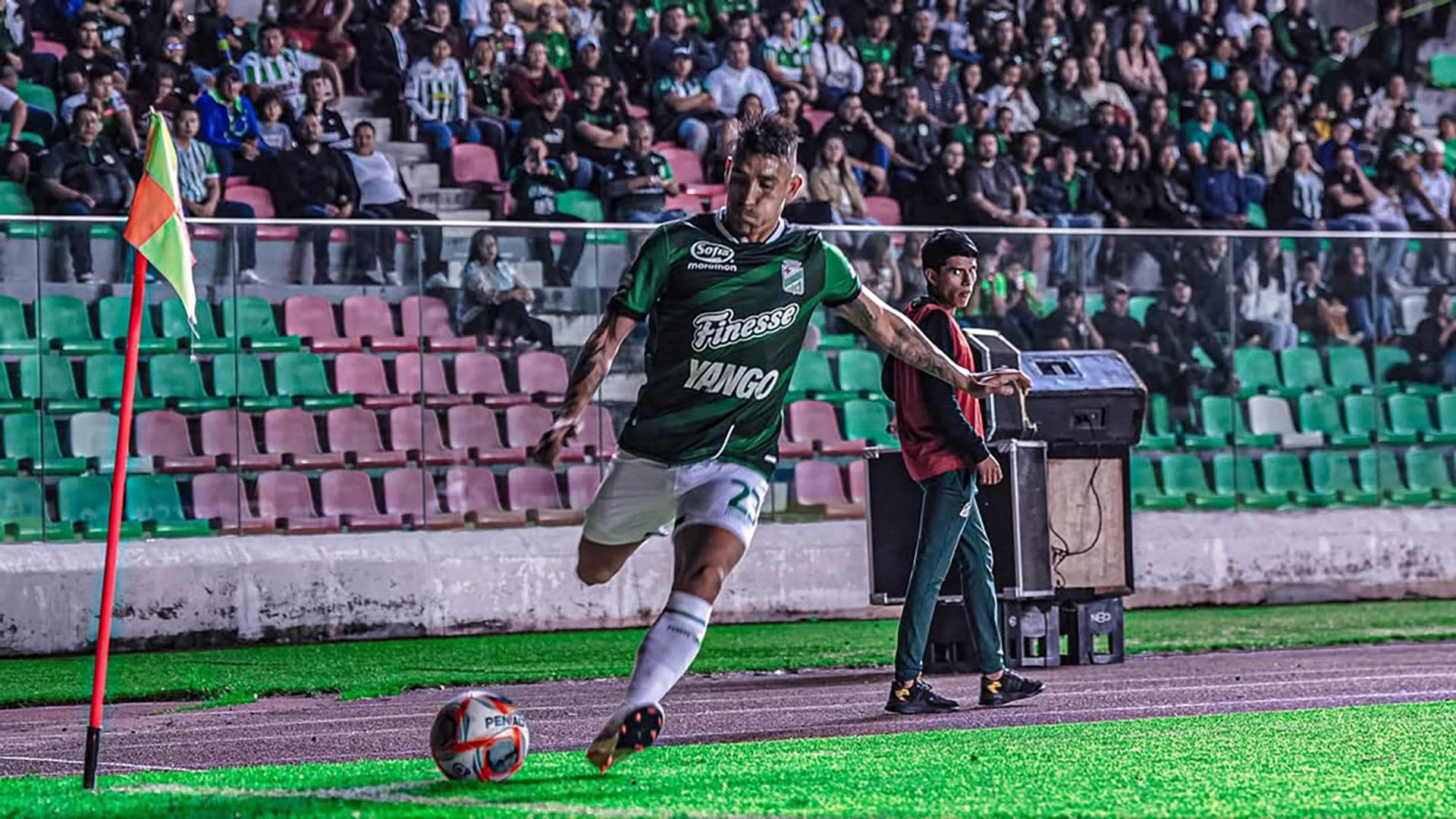 Centurión, con la camiseta de Oriente Petrolero