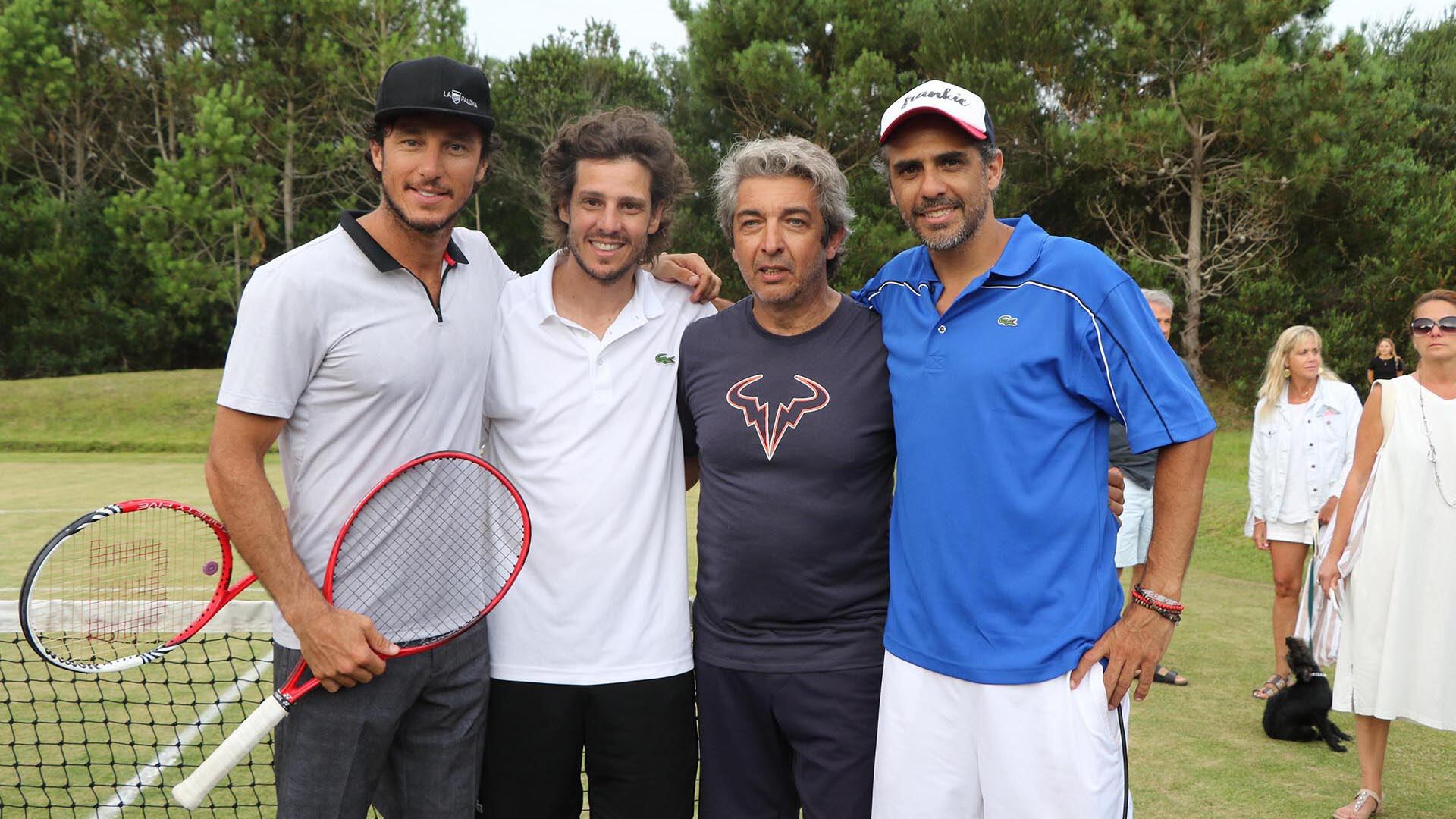 Ricardo Darín rodeado de amigos y protagonistas del tenis argentino: Mariano Zabaleta, Gastón Gaudio y Juan Mónaco
