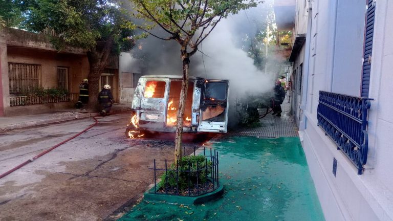 La Paternal: un choque entre una moto y un auto dejó a dos heridos de gravedad