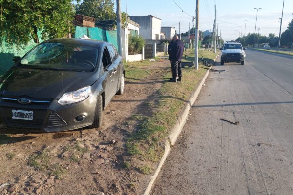 La Plata: una chica de 18 años atropelló a su novio tras una discusión y casi lo mata