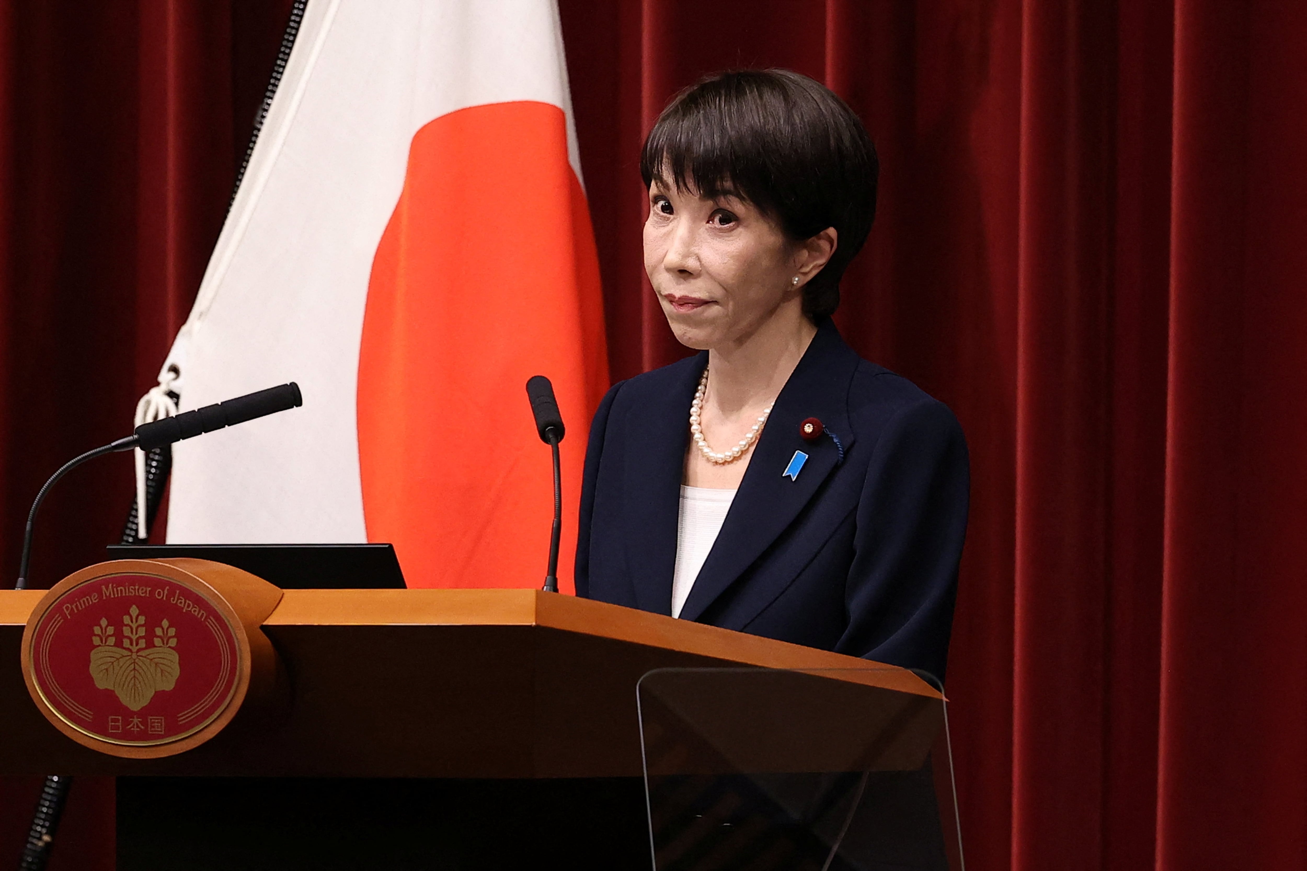 La primera ministra japonesa, Sanae Takaichi, reacciona durante una conferencia de prensa en su residencia oficial el 19 de enero de 2026 en Tokio, Japón (Rodrigo Reyes Marin/REUTERS)