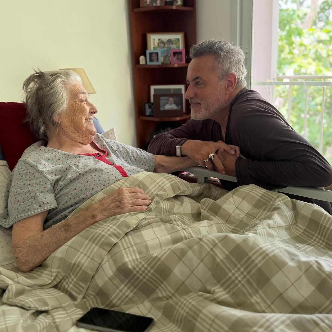 Jorge Corcho Rodríguez y la emotiva foto al despedir a su asistente, Pía (Instagram)