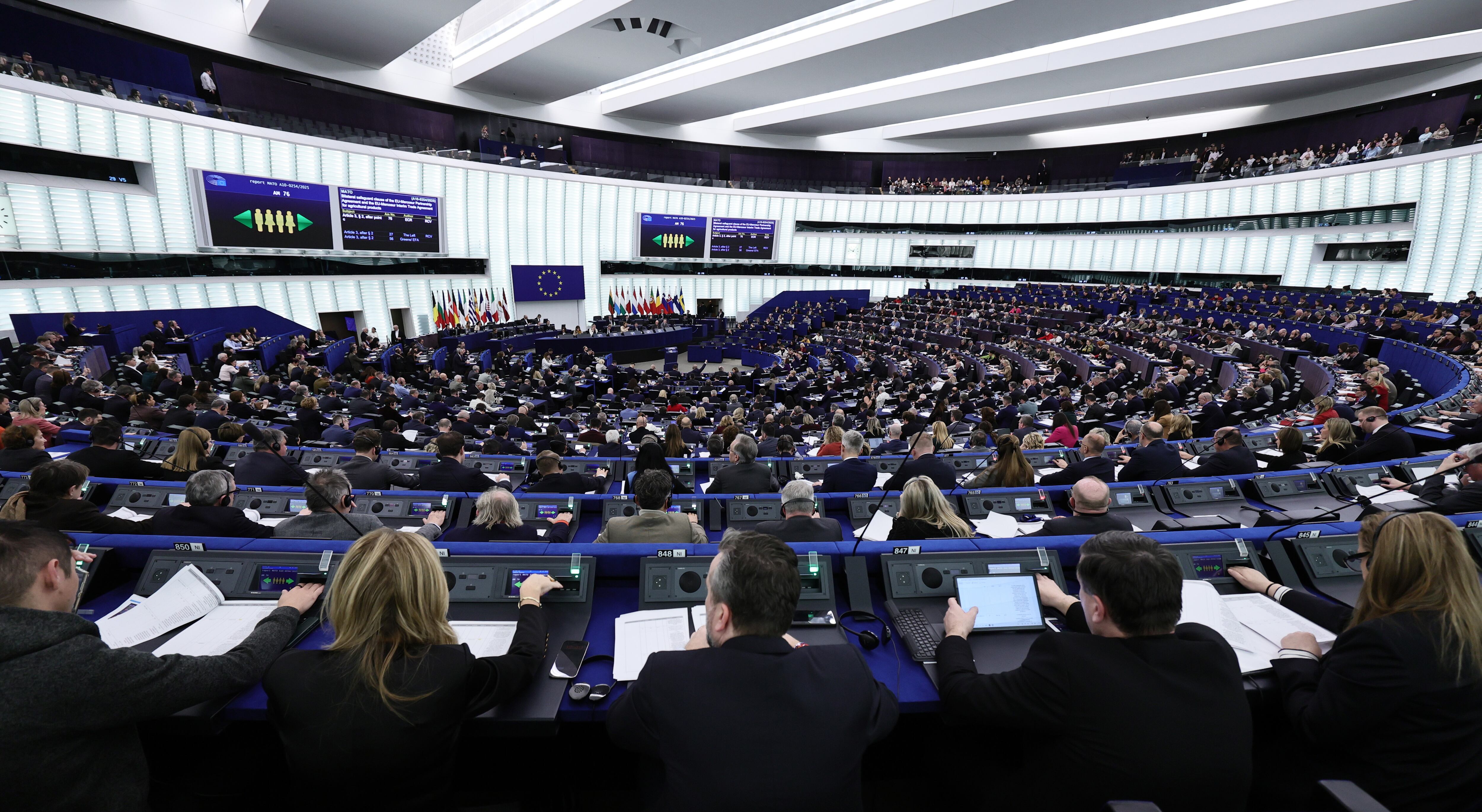 La Eurocámara aprobó el préstamo de USD 90.000 millones para Ucrania (EFE)