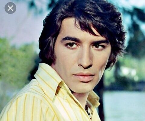 La última presentación de Sandro en la calle Corrientes: una bata roja, el micrófono que le daba oxígeno y sus palabras de despedida