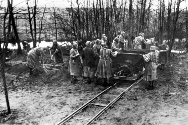 Las canciones prohibidas que salvaron a las prisioneras españolas de un campo nazi