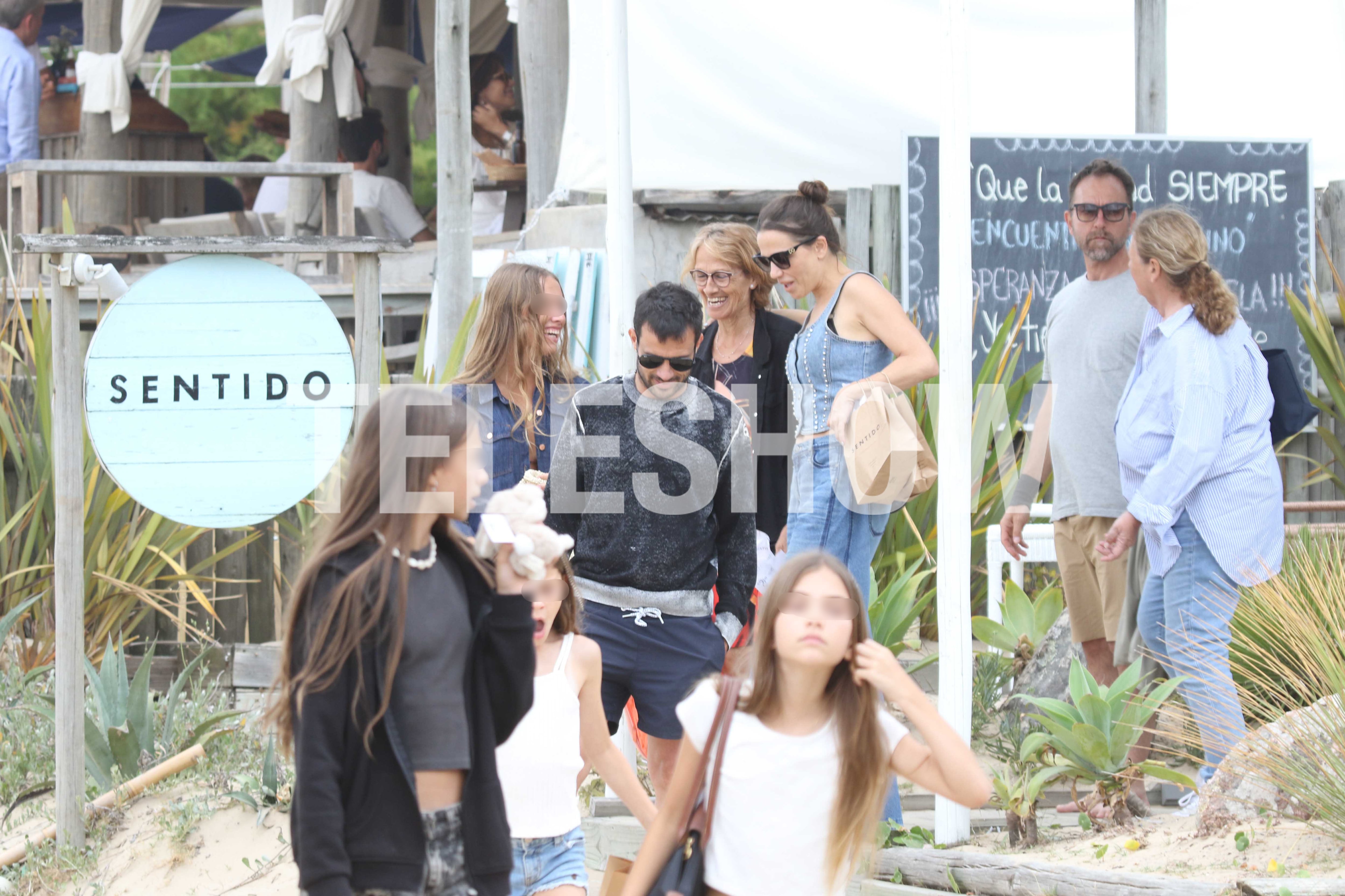 Looks frescos y cómodos definen el estilo de Darío Cvitanich e Ivana Figueiras en sus paseos familiares