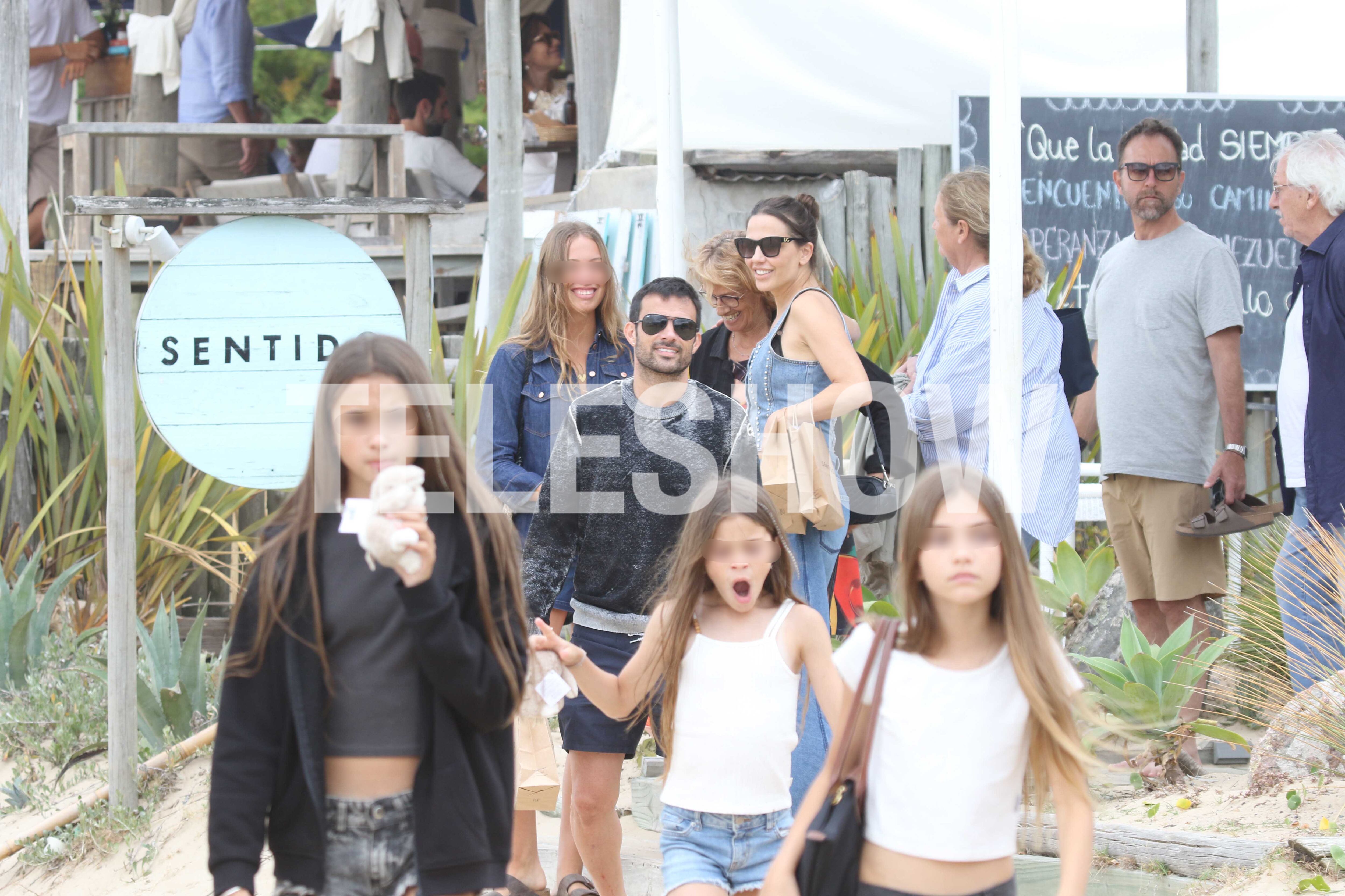 Charla, sonrisas y gestos cotidianos revelan la solidez de la relación