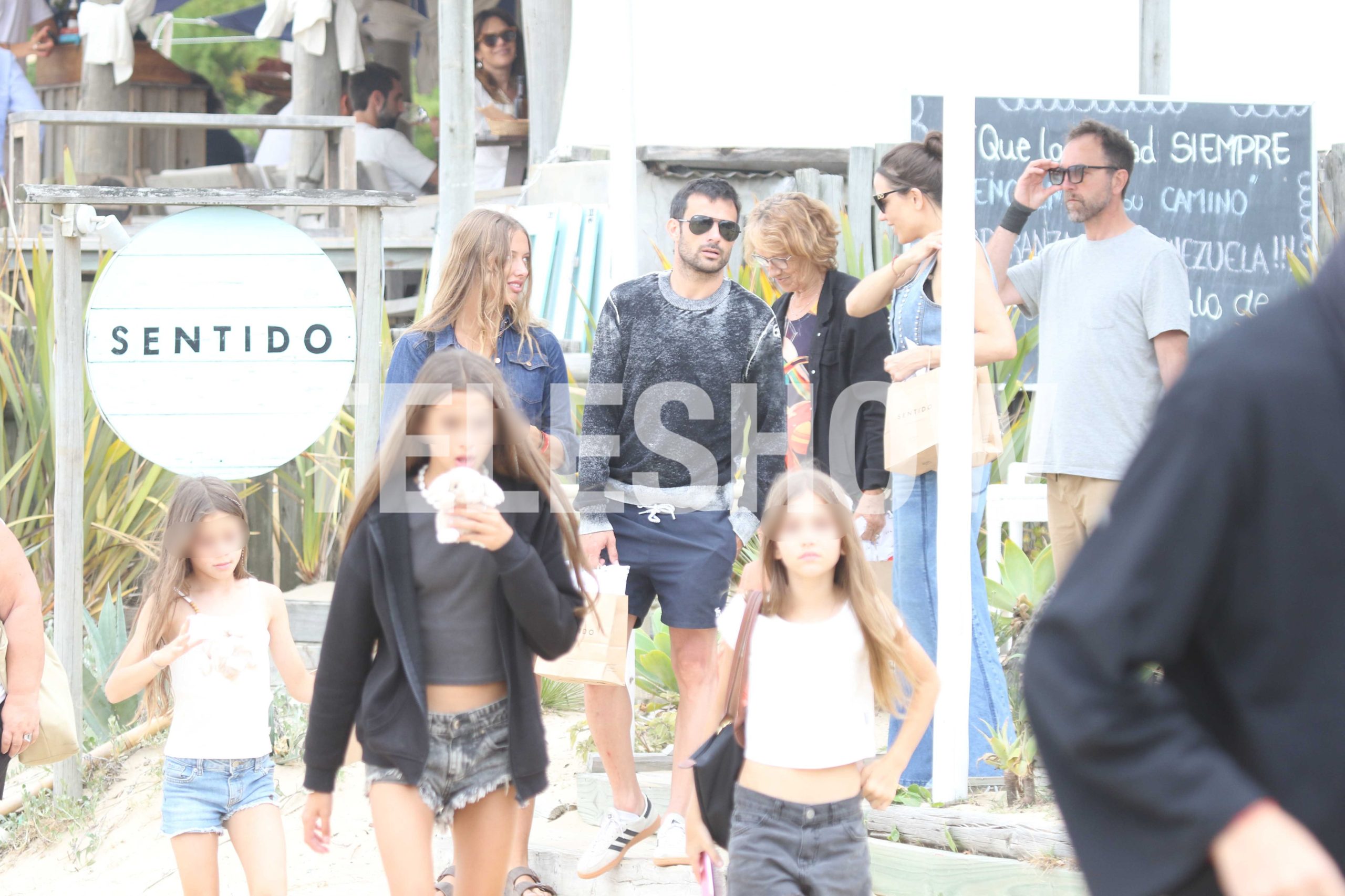 Las fotos de Darío Cvitanich e Ivana Figueiras en su primer verano juntos como familia ensamblada en Punta del Este