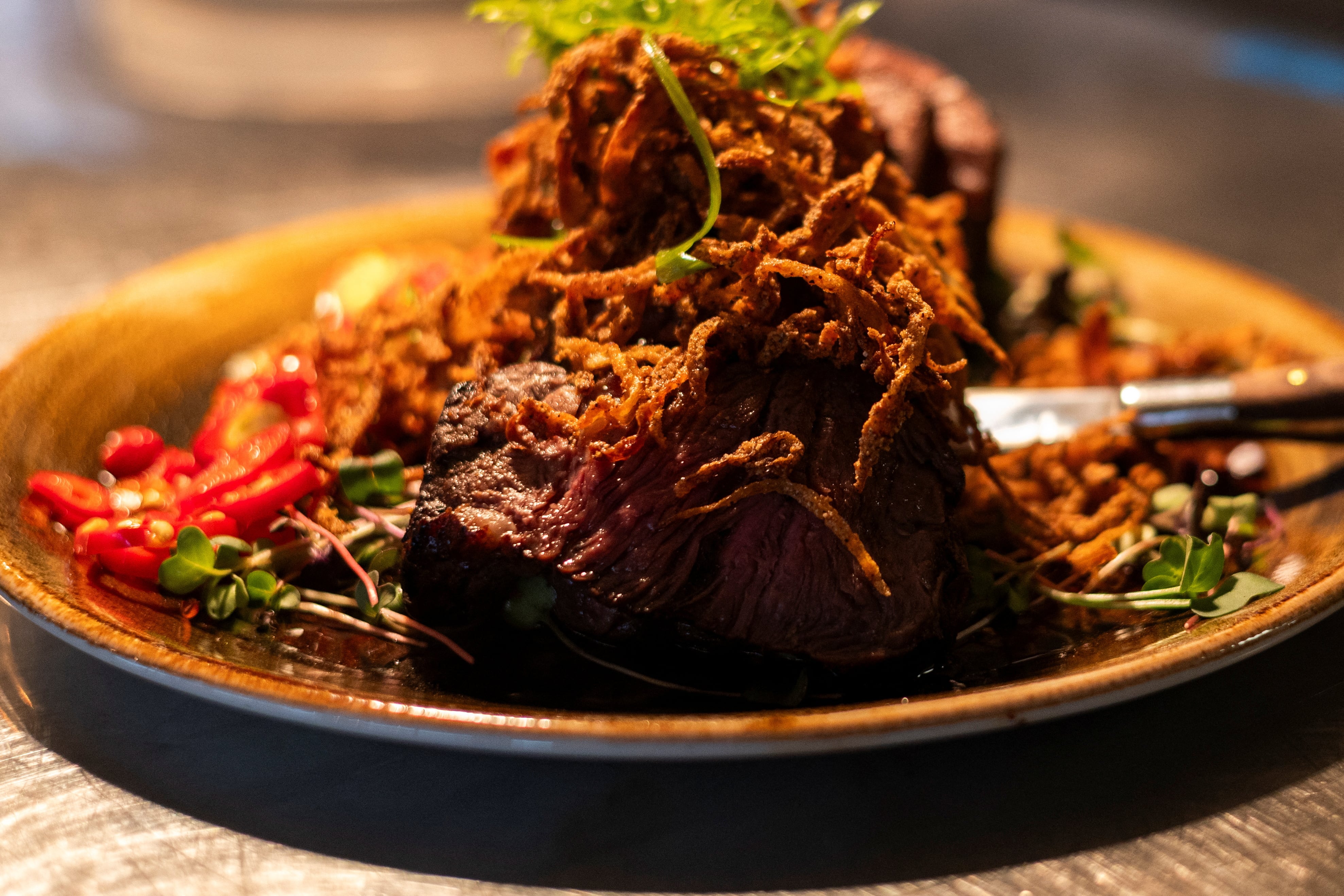 Al consumir alimentos o bebidas contaminados durante el viaje, aumenta el riesgo de padecer diarrea del viajero (Archivo REUTERS/Ellen Schmidt)