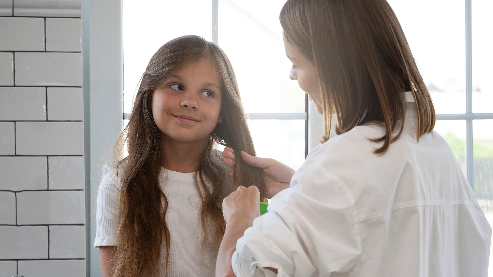 El acompañamiento emocional y la información clara son claves para apoyar a niñas que experimentan un desarrollo puberal adelantado (Freepik)