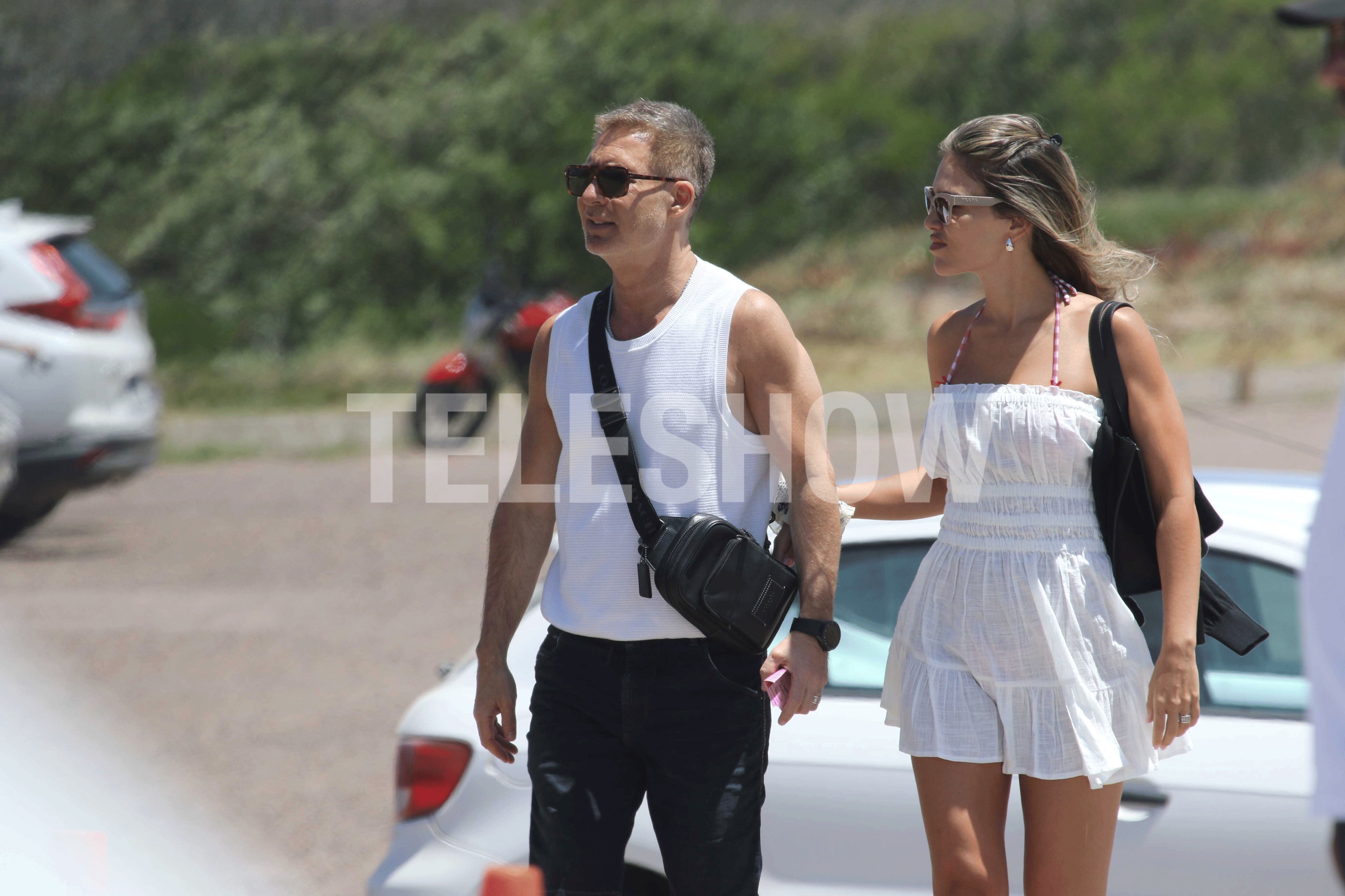 El look playero de Adrián Suar y Rocío Robles 