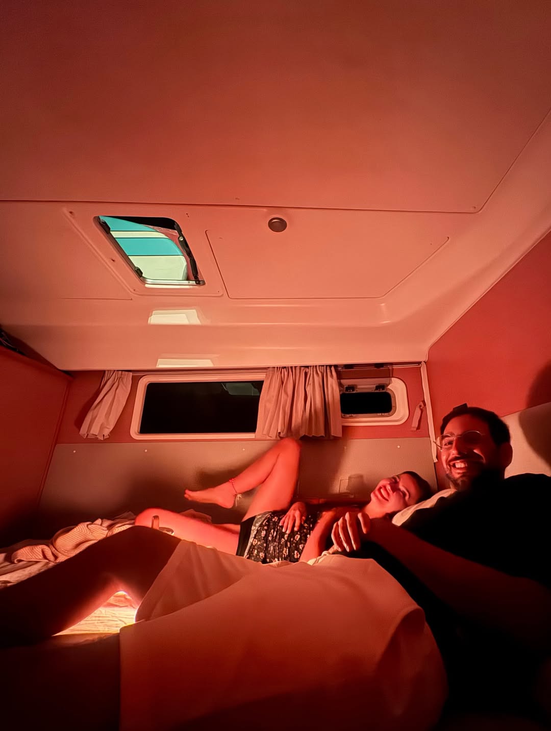 La dupla eligió pasar sus noches en un barco