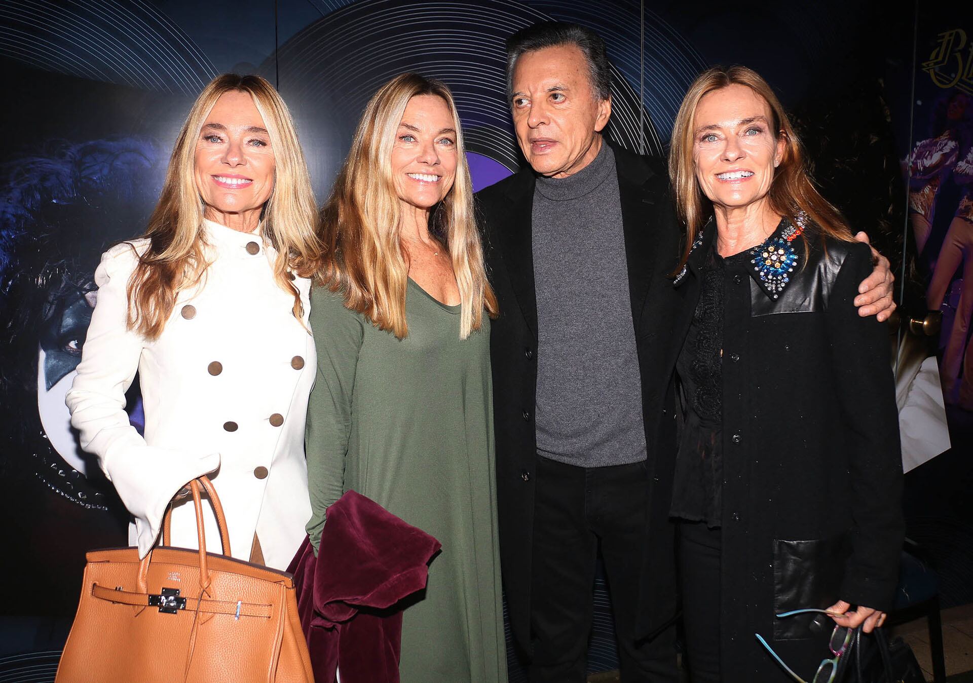 Palito Ortega con Las Trillizas de Oro quienes compartieron también escenario