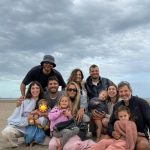 Las vacaciones de Cande Vetrano y Andrés Gil en Pinamar: sol, playa y churros