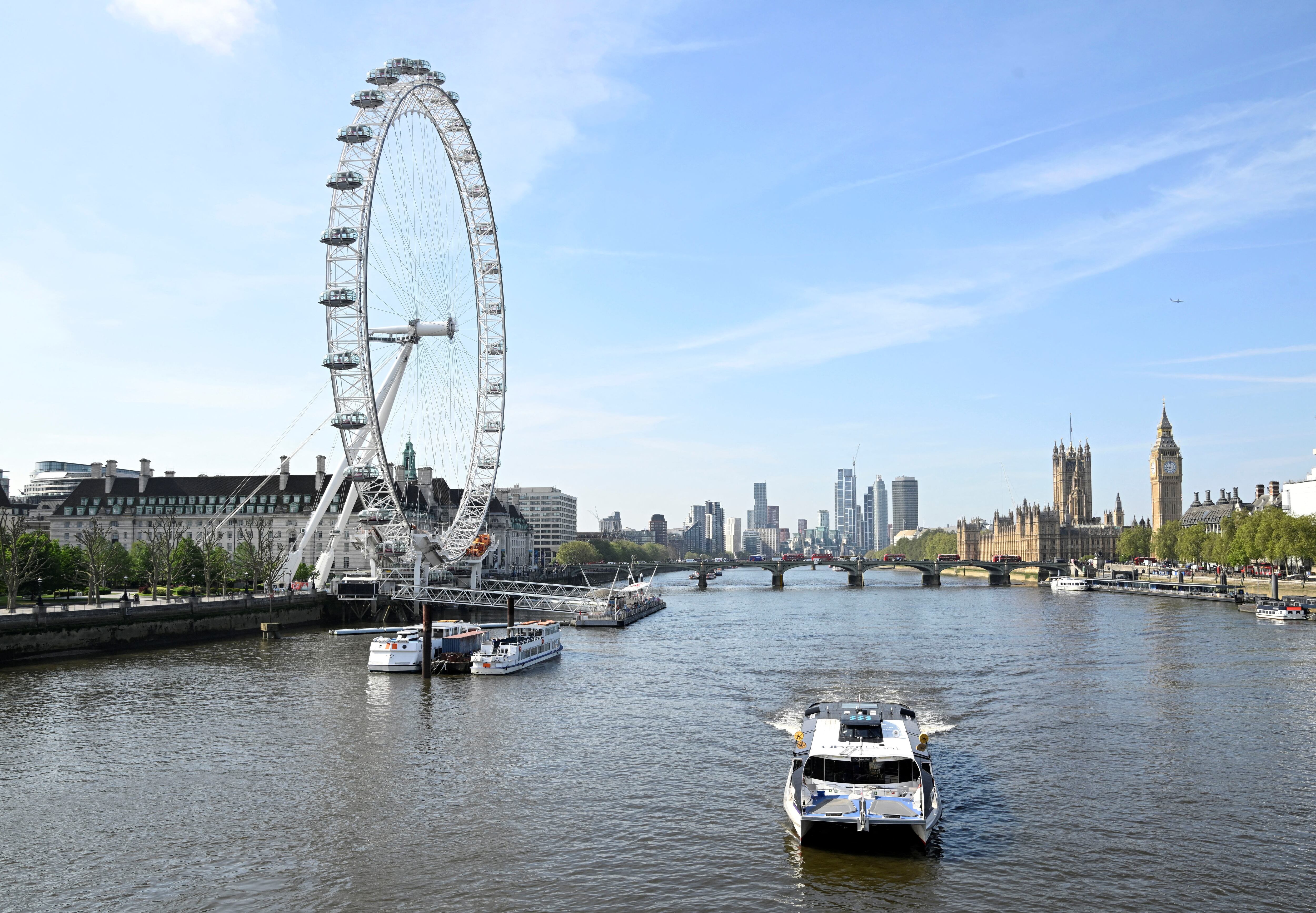 El London Eye celebra veintisiete años como uno de los principales atractivos turísticos de Londres (foto: REUTERS/Toby Melville)