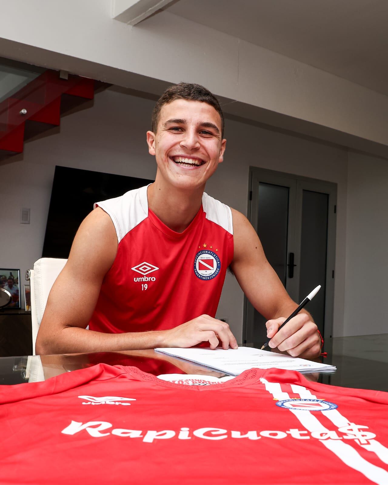 El rosarino Gino Infantino, de 22 años, firmó para el Bicho de La Paternal cedido a préstamo desde Fiorentina de Italia 