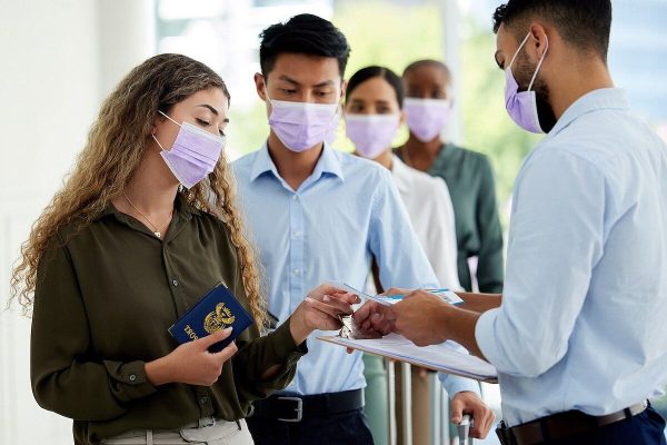 Los aeropuertos intensifican los controles tras los casos del virus Nipah en India