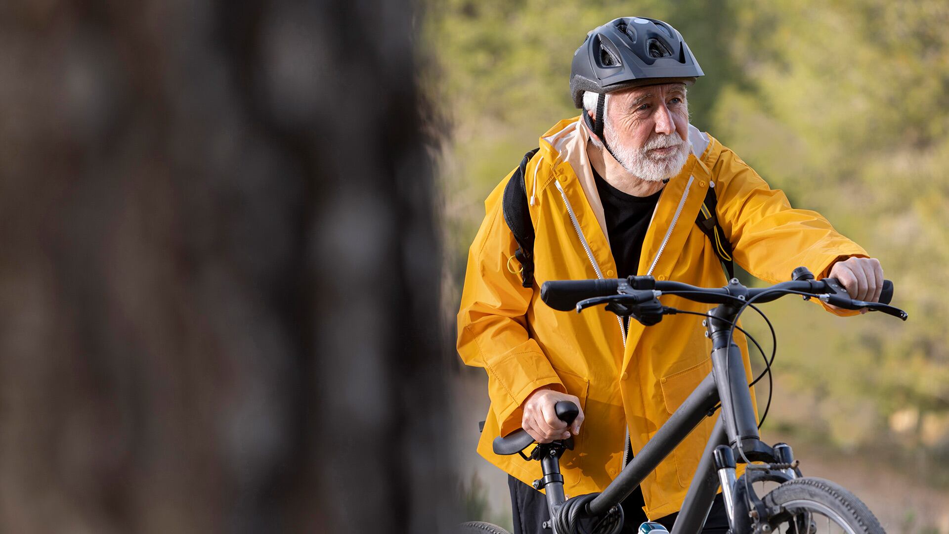 El estudio de la Universidad de Leeds revela que los deportistas mayores de 50 años con cicatrices cardíacas presentan más riesgo de arritmias peligrosas (Freepik)