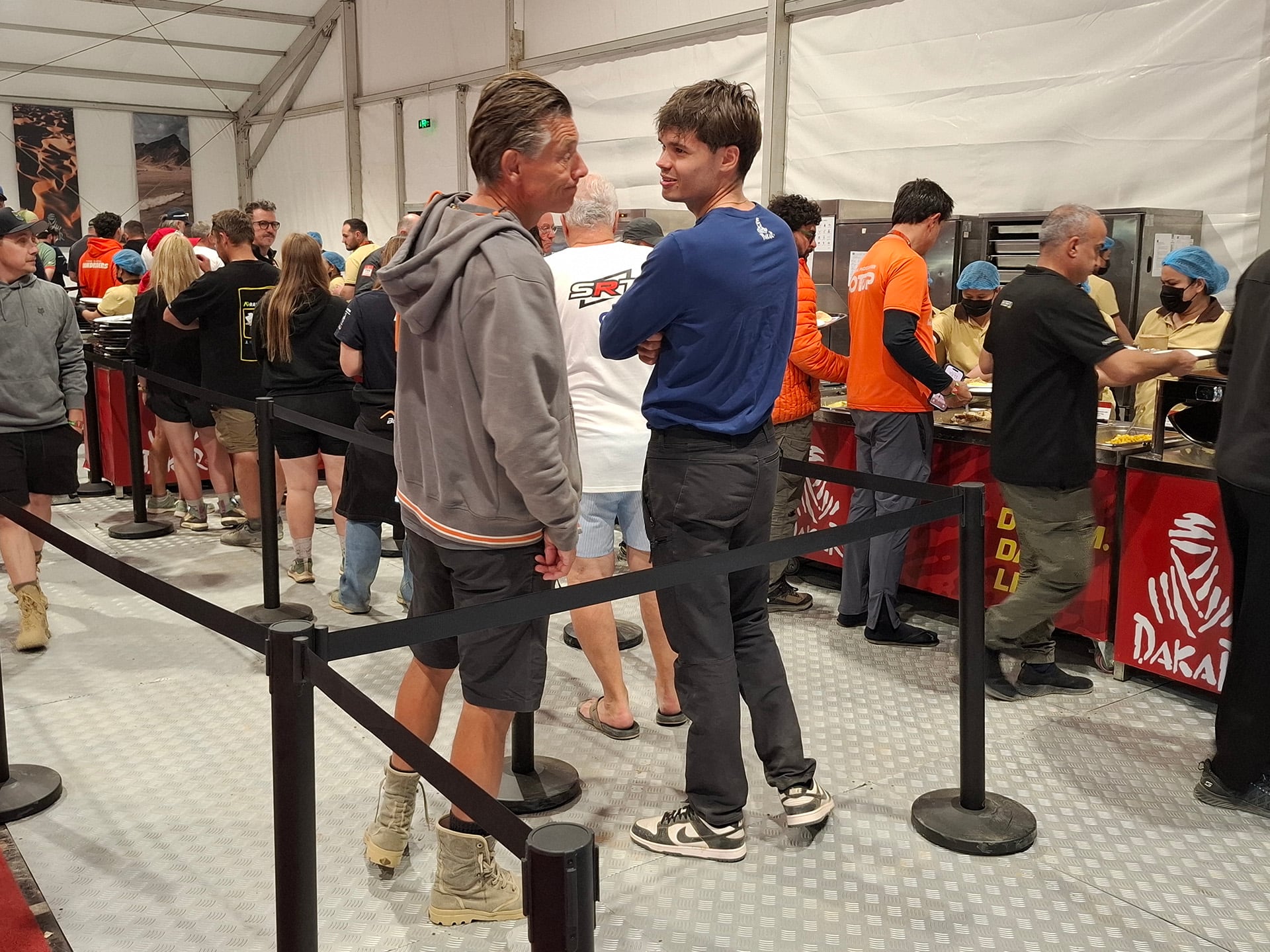 Es todo muy ordenado y se elige qué se quiere comer en un variado menú en desayunos, almuerzos y cenas