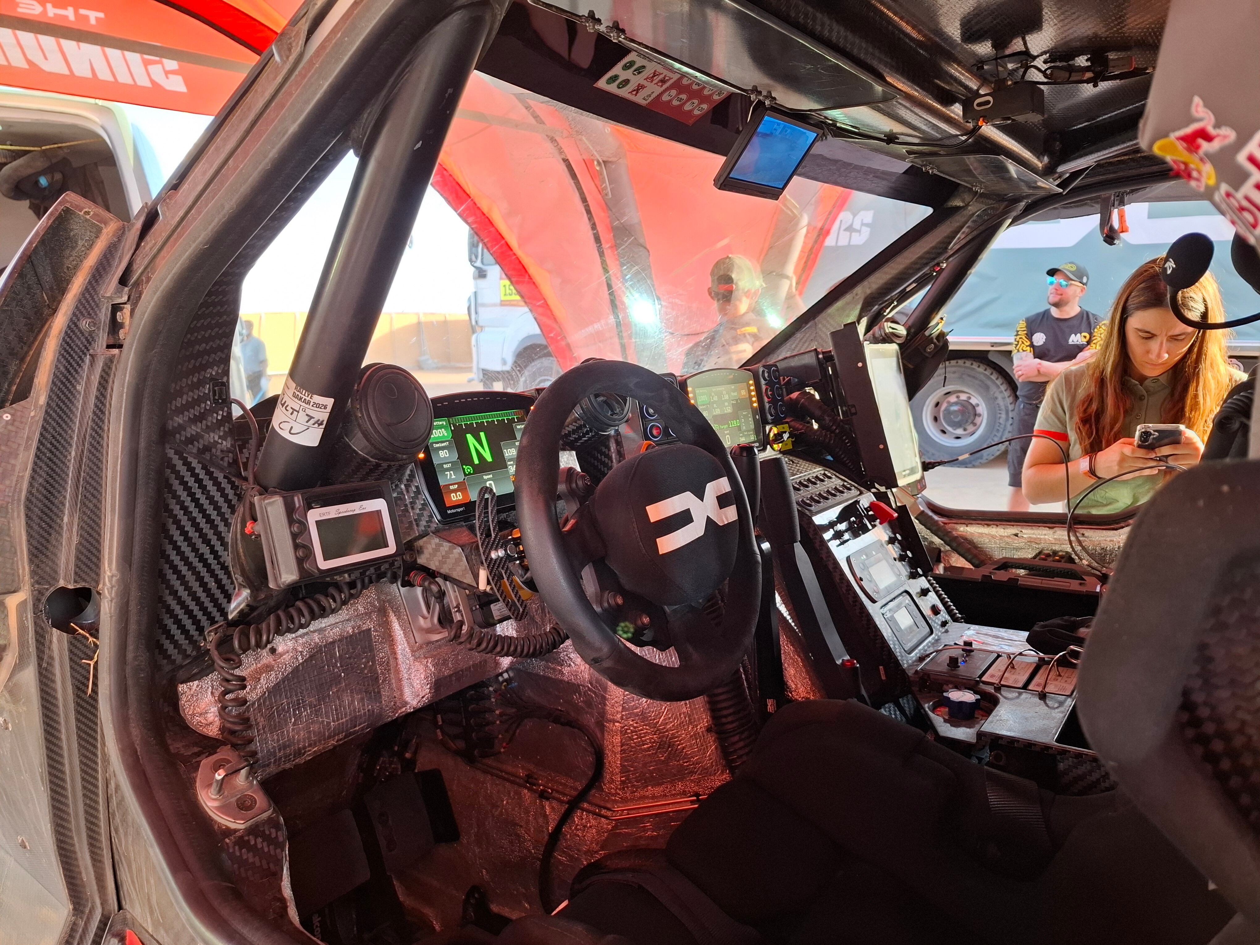 El interior del vehículo con su sofisticado instrumental 