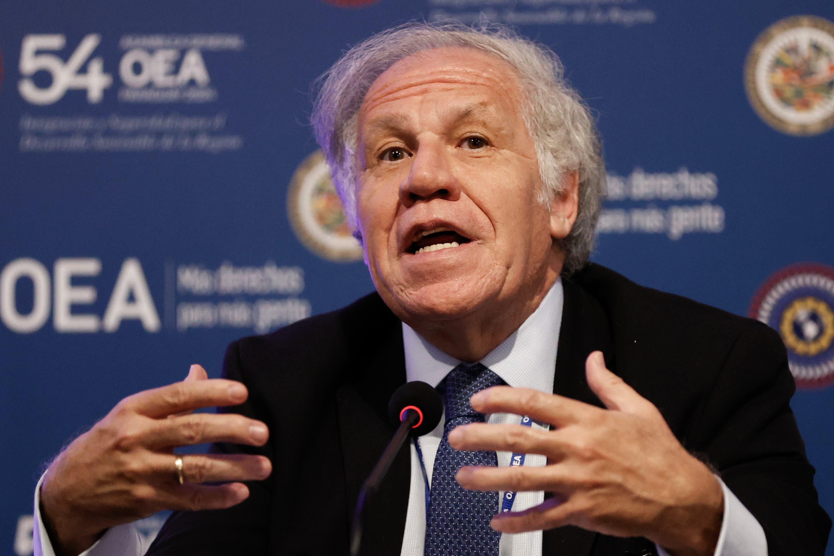 Fotografía de archivo en la que aparece el ex Secretario General de la Organización de Estados Americanos (OEA), Luis Almagro, durante una conferencia de prensa, en Asunción (Paraguay). EFE/ Bienvenido Velasco 
