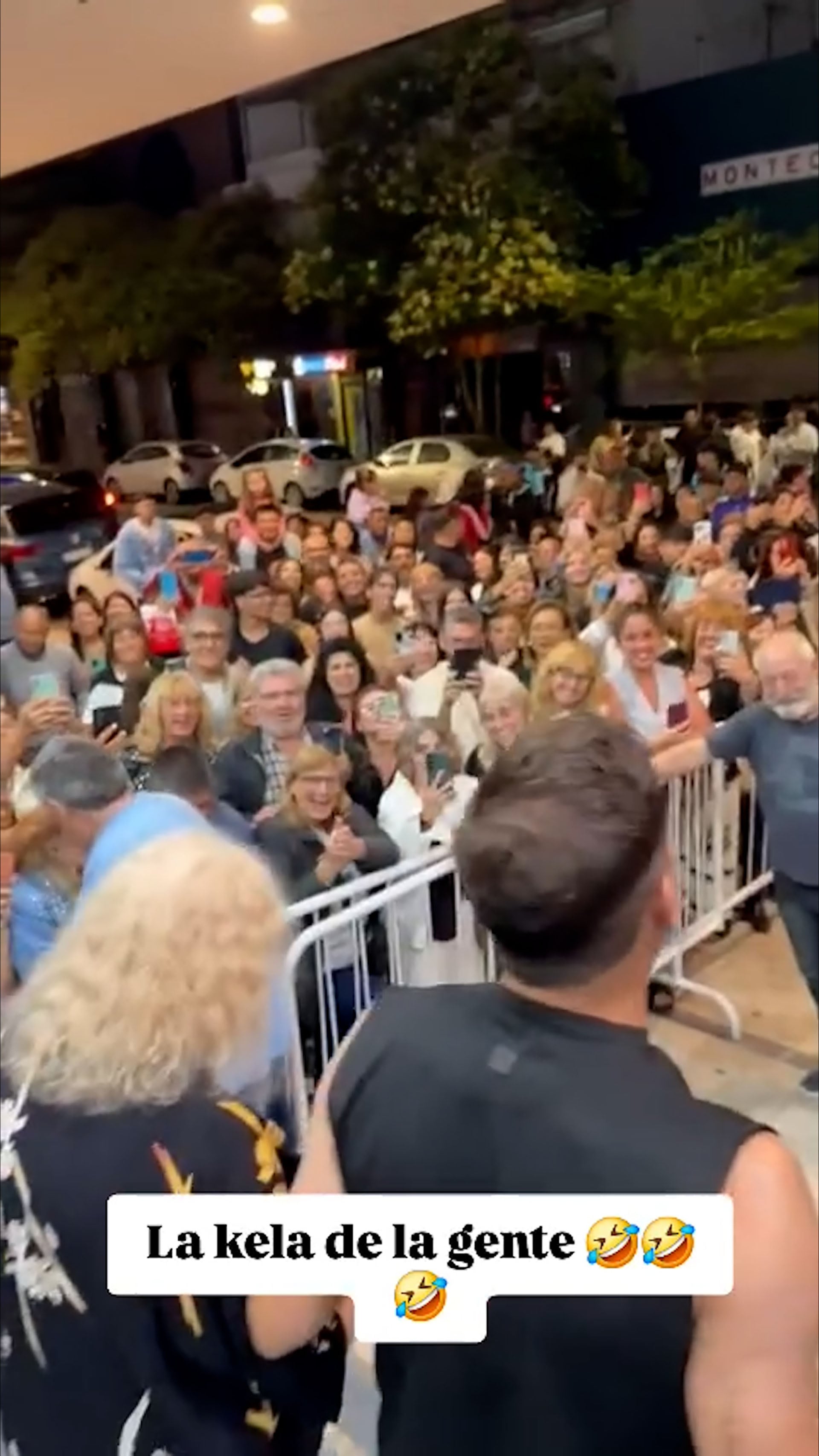 El público colmó la sala y ovacionó a Kela de Bossi tras la presentación especial de la comedia en Mar del Plata