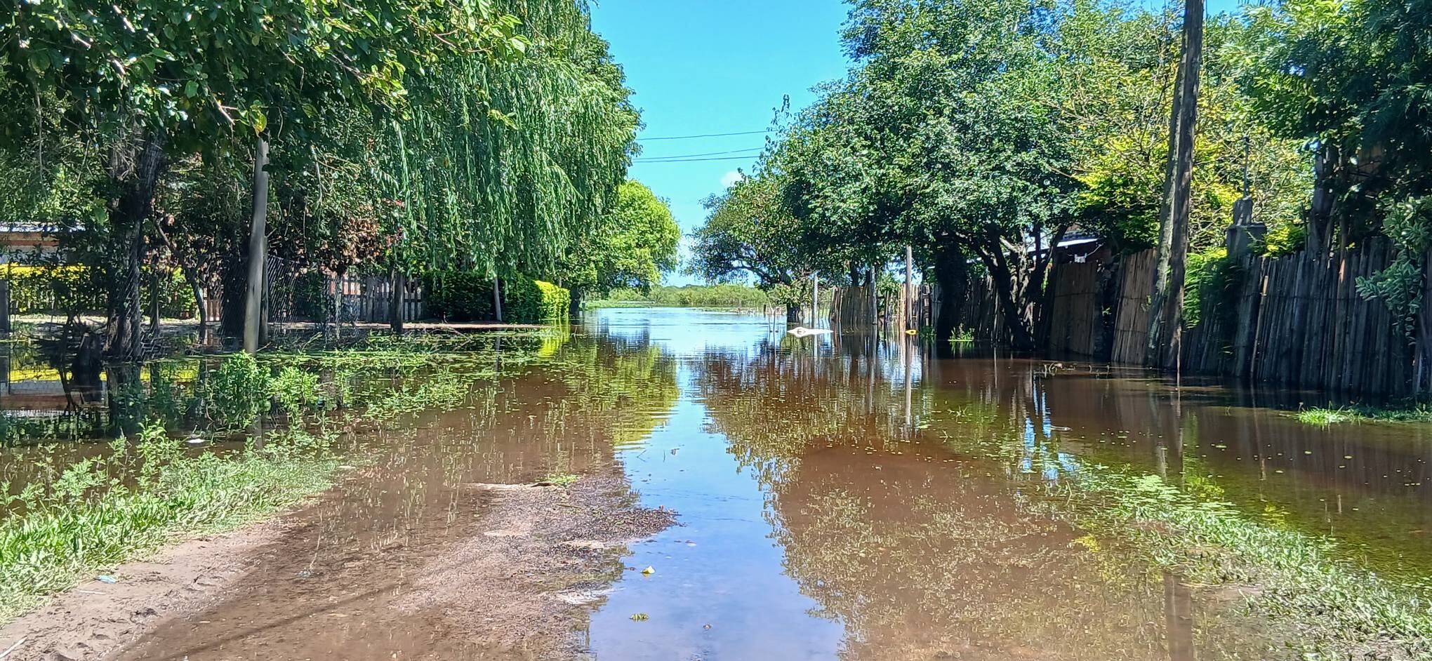 Más de 200 personas fueron evacuadas en Corrientes por una crecida en el río Santa Lucía y hay alerta por tormentas