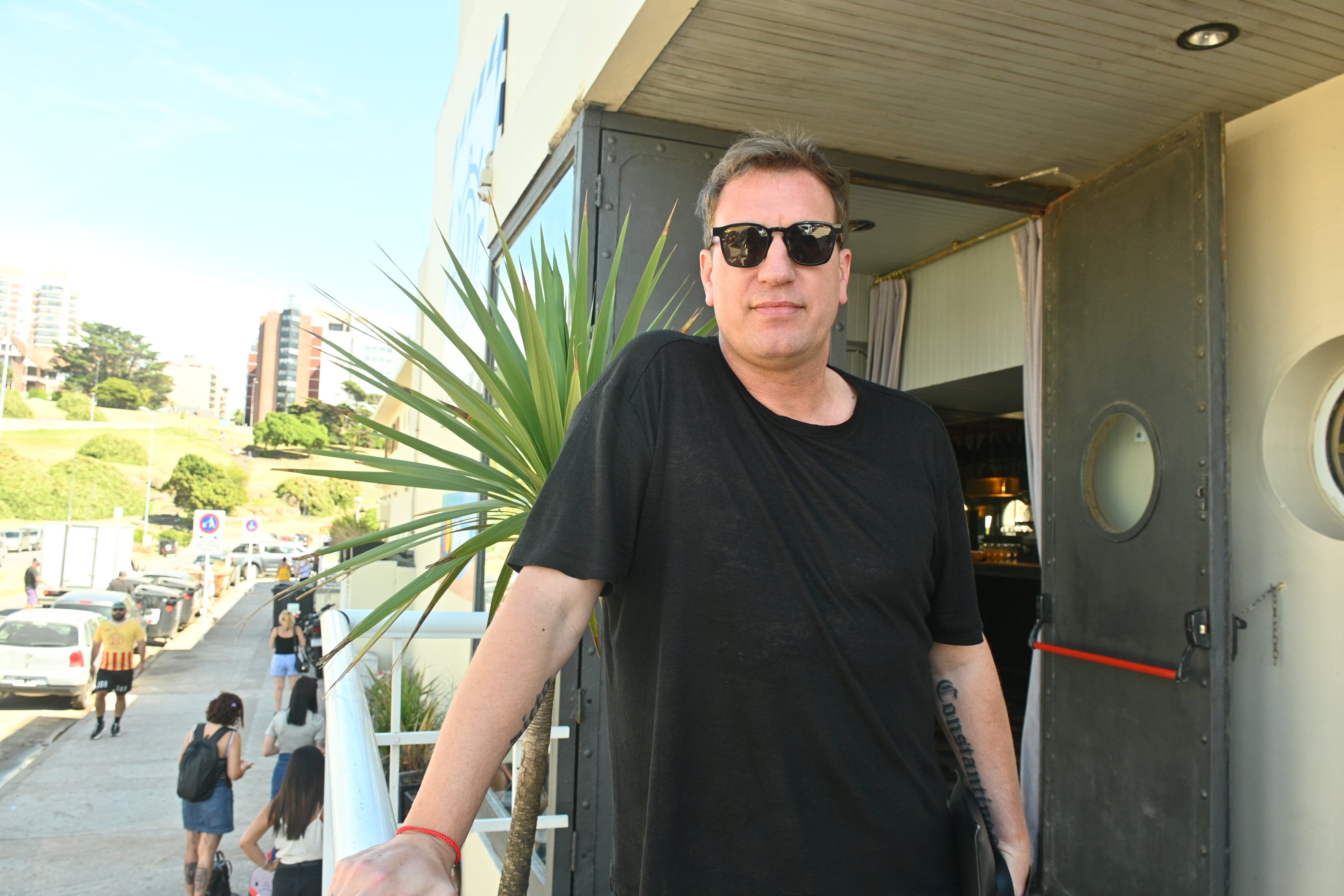 Maxi López alterna su rutina entre grabaciones de MasterChef y trabajos en streaming, viajando cada pocos días entre Mar del Plata y Buenos Aires (Crédito: José Tetty)