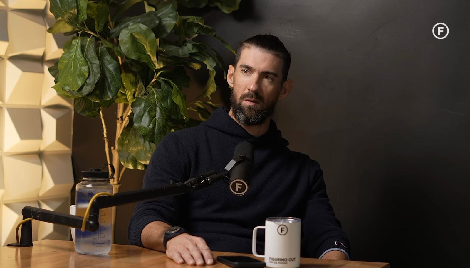 El ex nadador olímpico Michael Phelps relató cómo su infancia marcada por la hiperactividad influyó decisivamente en su carrera deportiva (Captura de video: YouTube/Figuring Out)