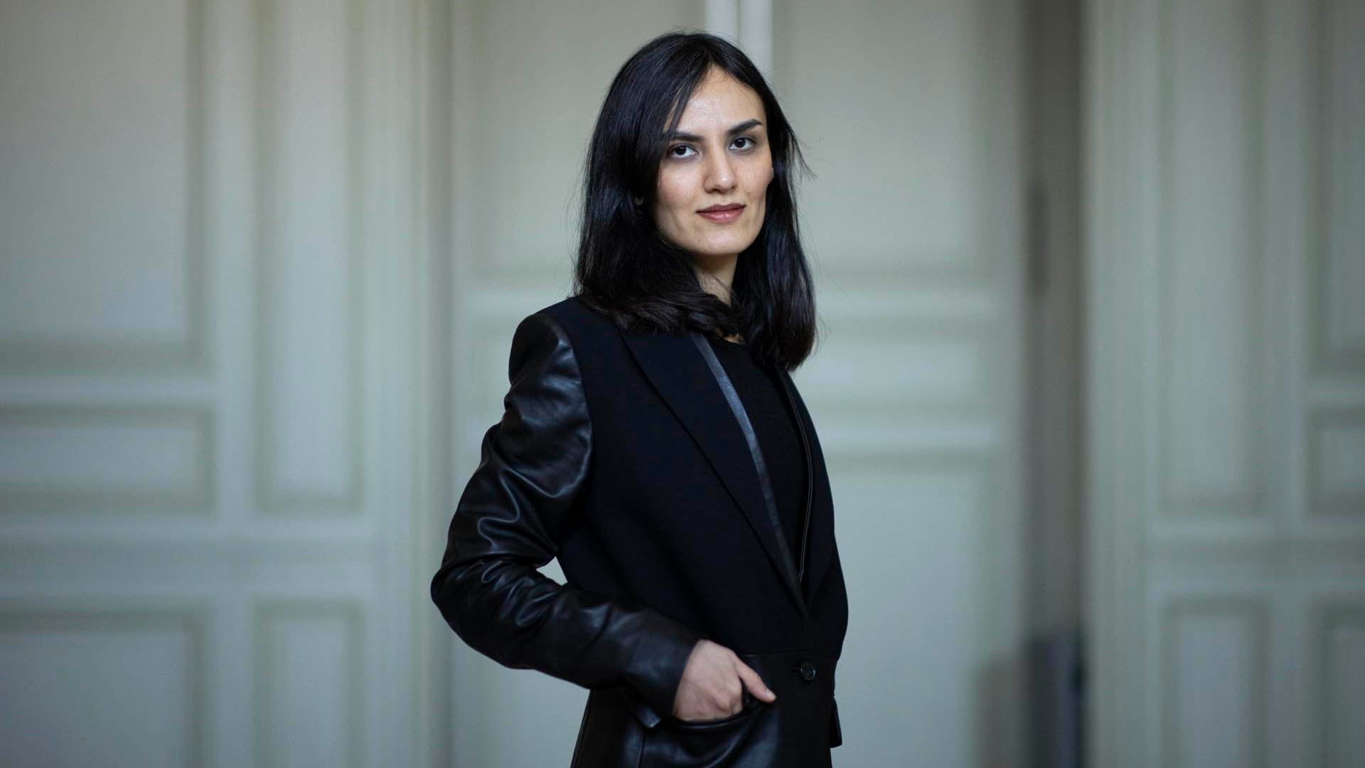  La ajedrecista iraní y francesa Mitra Hejazipour posa para una fotografía en la Federación Francesa de Ajedrez (FFE) en Asnières-sur-Seine, al norte de París, Francia, el 18 de enero de 2024 (EFE/YOAN VALAT)