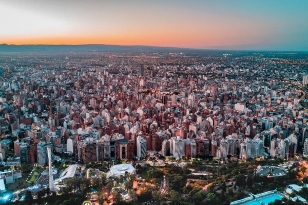 Neuquén: rescataron a una nena de 3 años que caminó sola 8 horas en la montaña