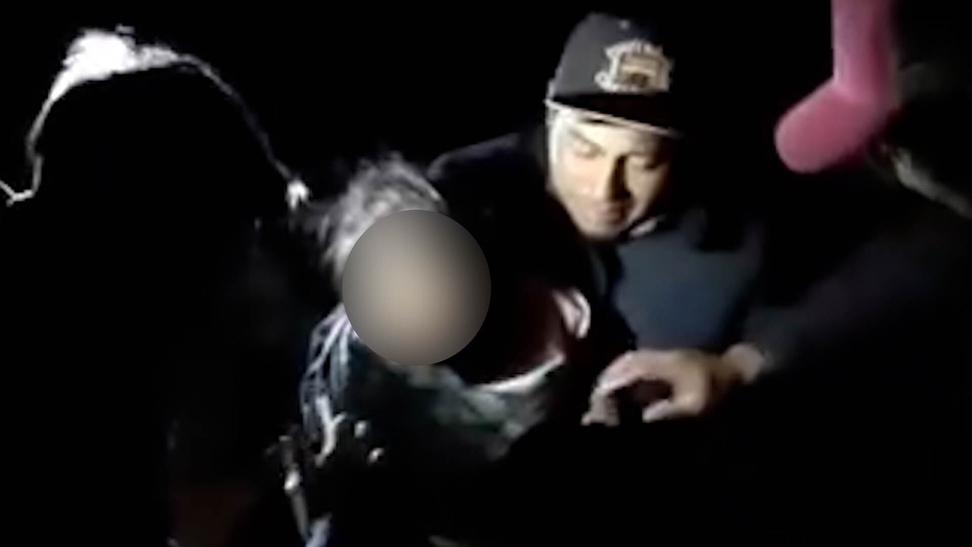 La niña tiene apenas tres años. 