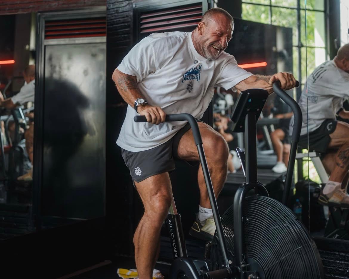 El campeón de fisicoculturismo sugirió que la constancia y la disciplina superan a los factores genéticos en el desarrollo muscular y personal (Instagram @thedorianyates)