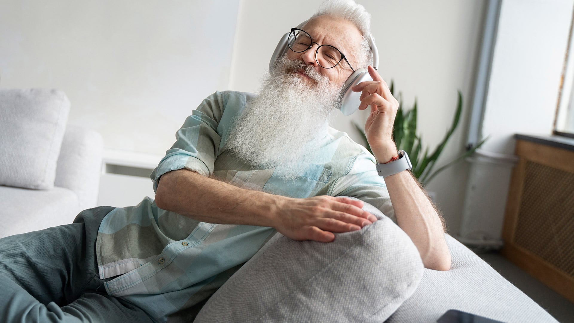 Hoy, después del retiro, se abren nuevos caminos. Vamos a vivir casi otra vida adulta completa. Elegir cómo vivirla no es un gesto grandilocuente, es una forma de inteligencia vital (Freepik)