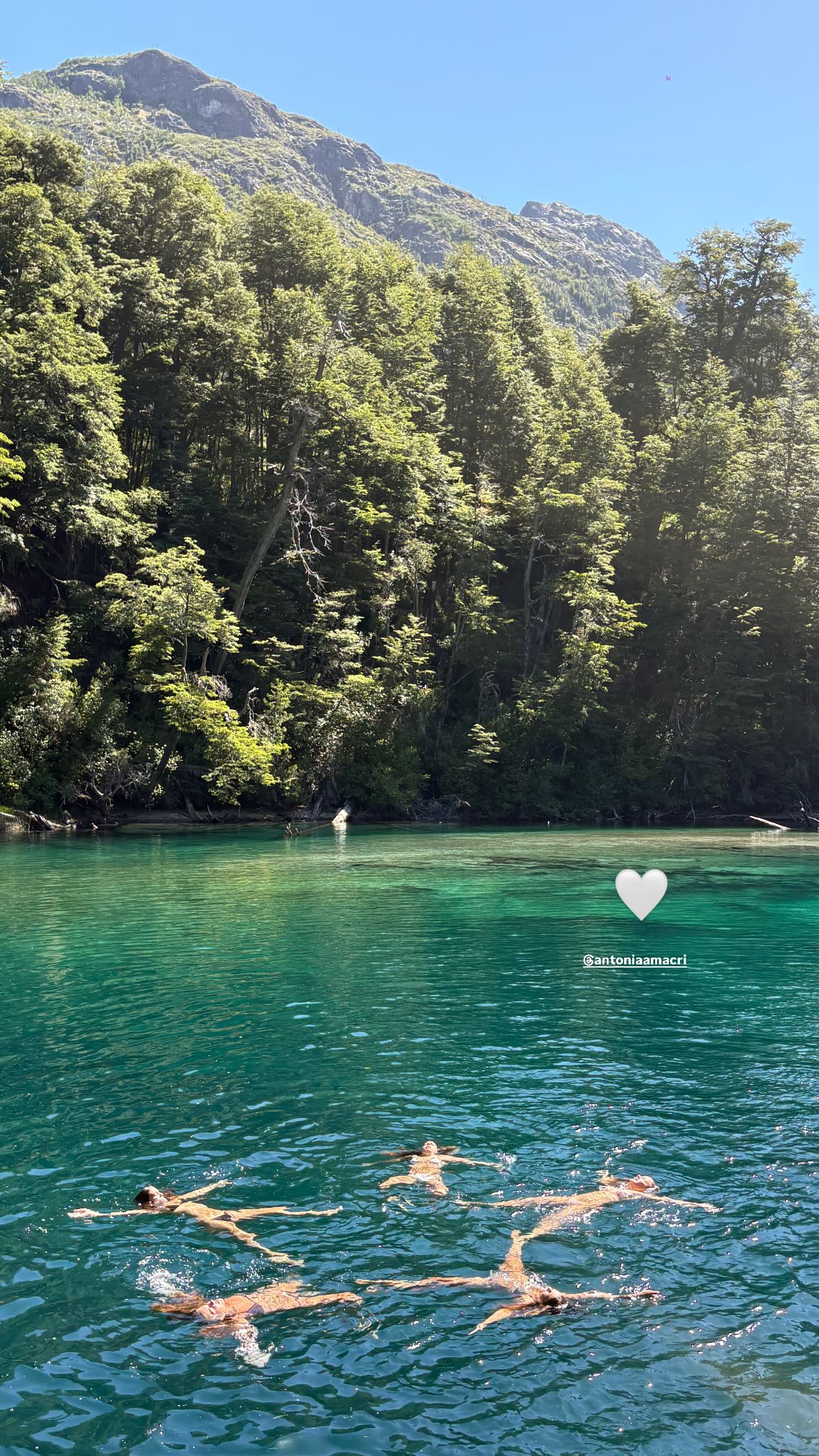 Su hija, Antonia Macri también es mencionada en una de las fotografías de la empresaria
