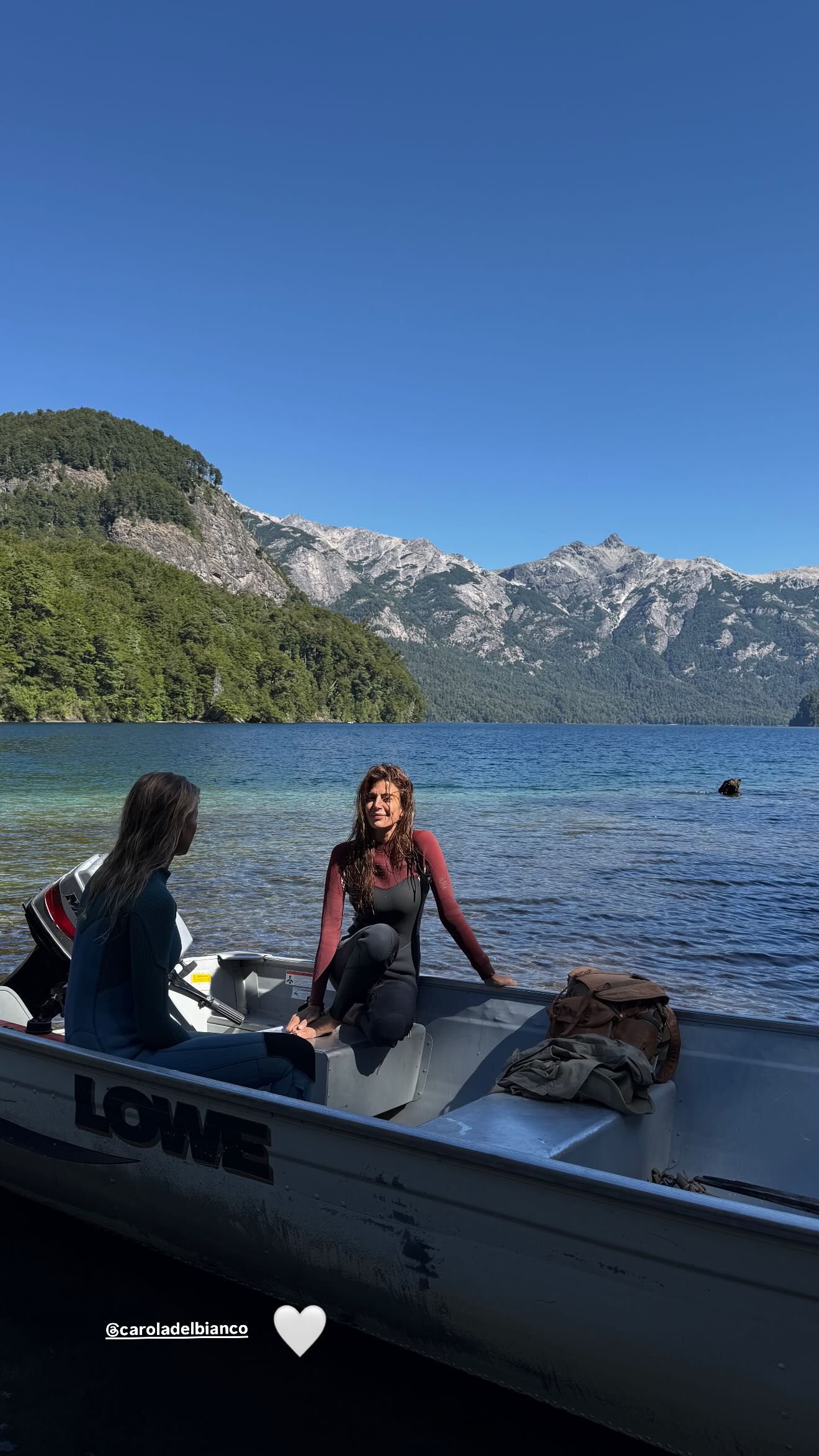 Juliana Awada en la Patagonia, junto con su amiga Carola Del Bianco