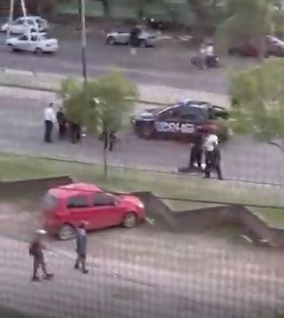 El momento en que arribaron las autoridades policiales