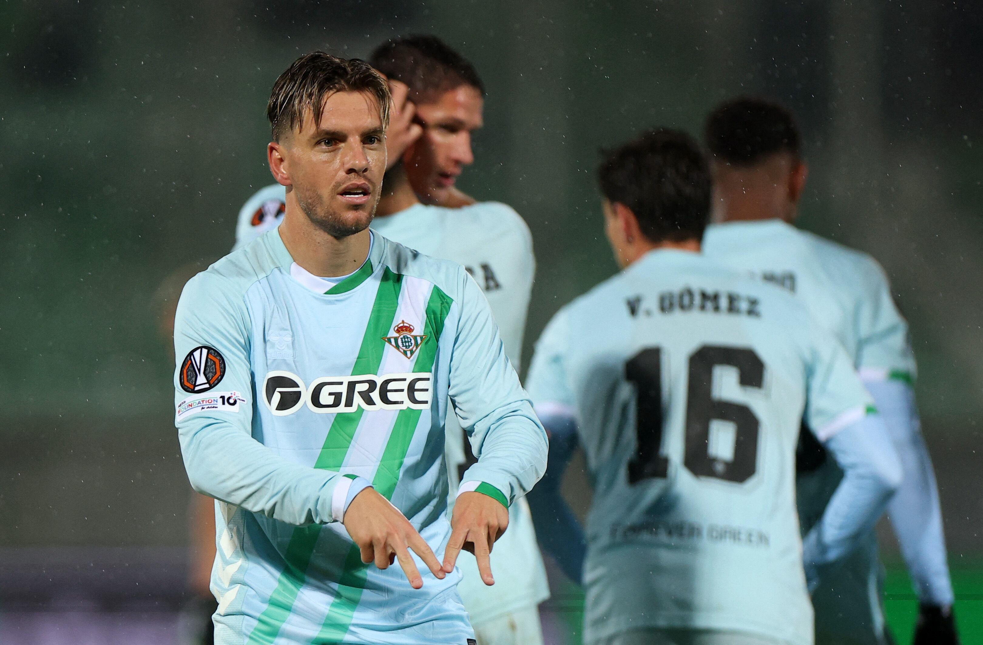 Lo Celso ingresó desde el banco y salió seis minutos después por una lesión (Crédito: Reuters/Stoyan Nenov)