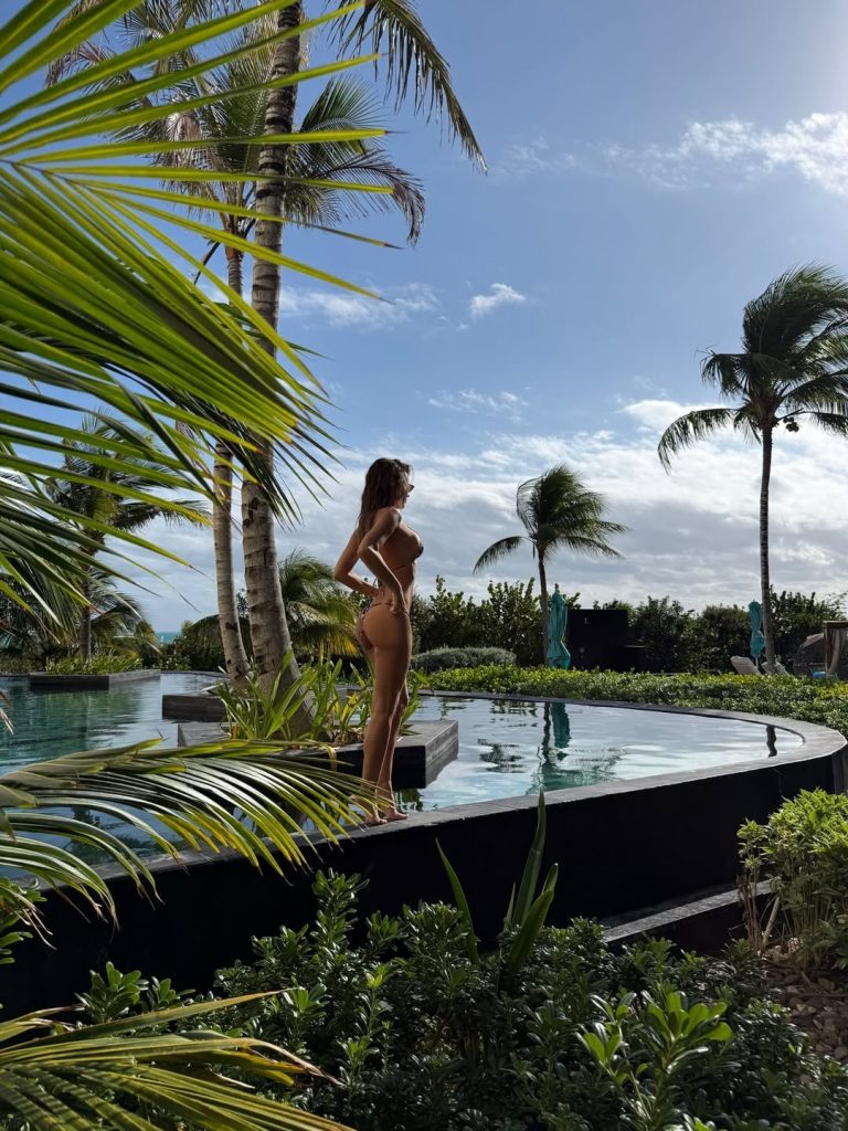 Pampita apostó por una bikini animal print durante sus vacaciones en el Caribe mexicano: las fotos