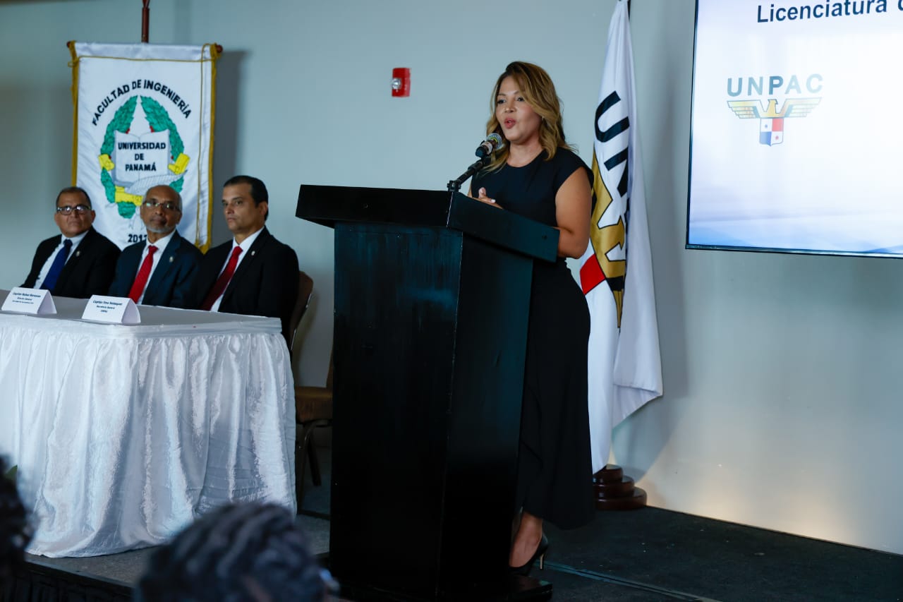 “Este es un hito histórico para la aviación panameña y regional, porque eleva la formación del piloto a un nivel universitario y abre nuevas oportunidades académicas y profesionales”, afirmó Ilma Velázquez, secretaria general de la Unión Panameña de Aviadores Comerciales (UNPAC). Cortesía