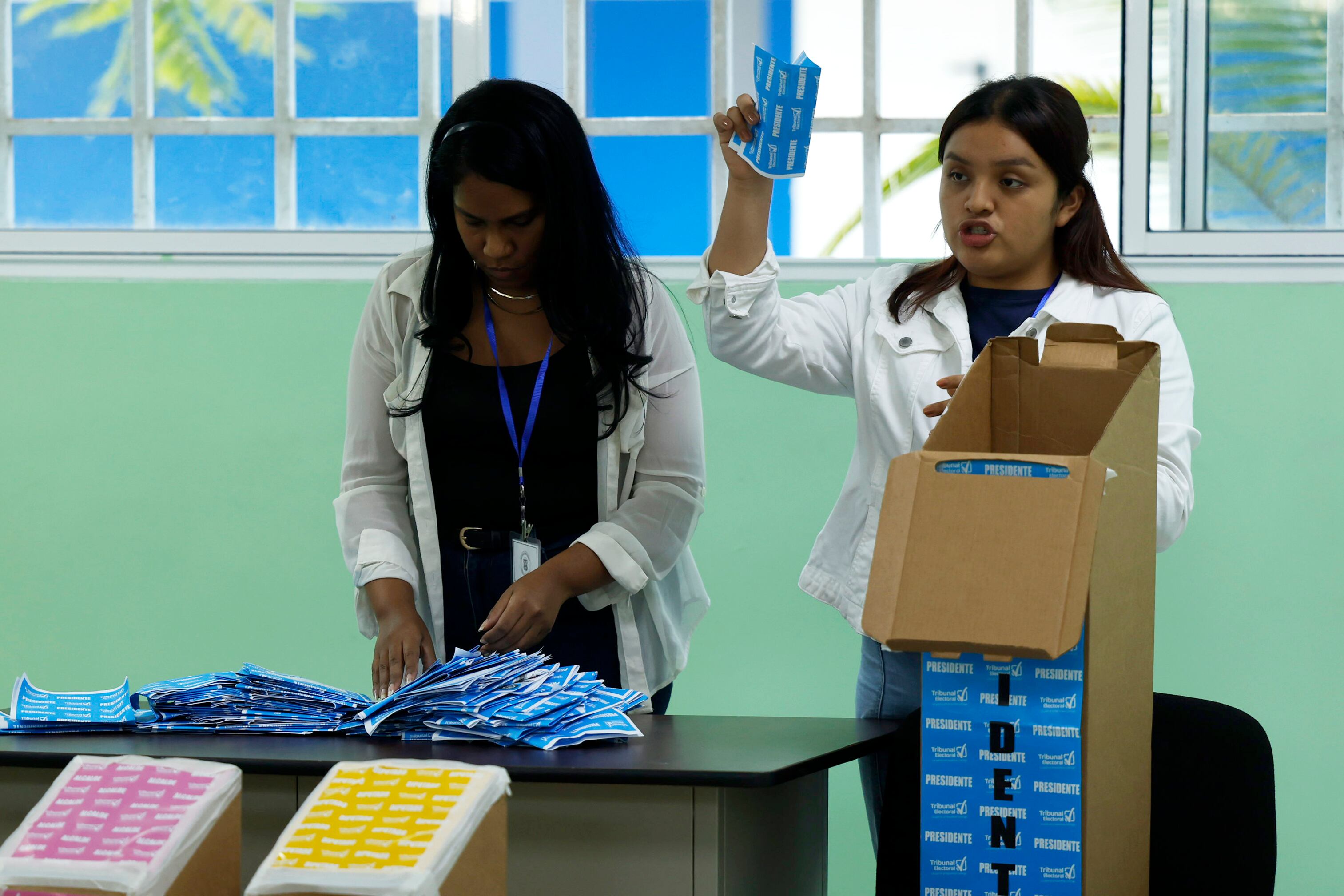 Actualmente, la Comisión de Reformas Electorales, analiza los cambios que se implementarán en el proceso de 2029. EFE/ David Toro 