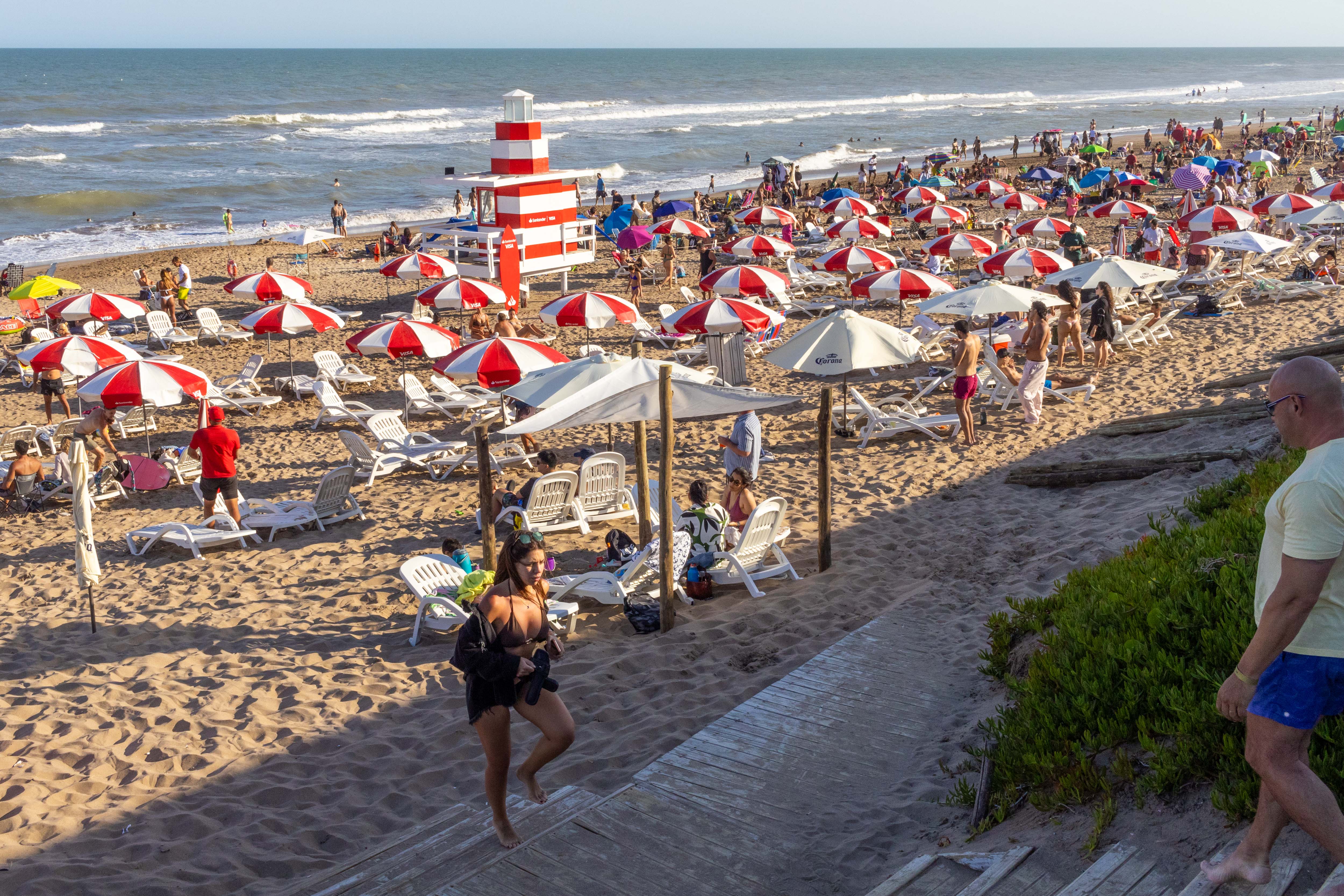 Cuánto cuesta disfrutar un día de playa en Pinamar (Crédito: Pablo Kauffer)